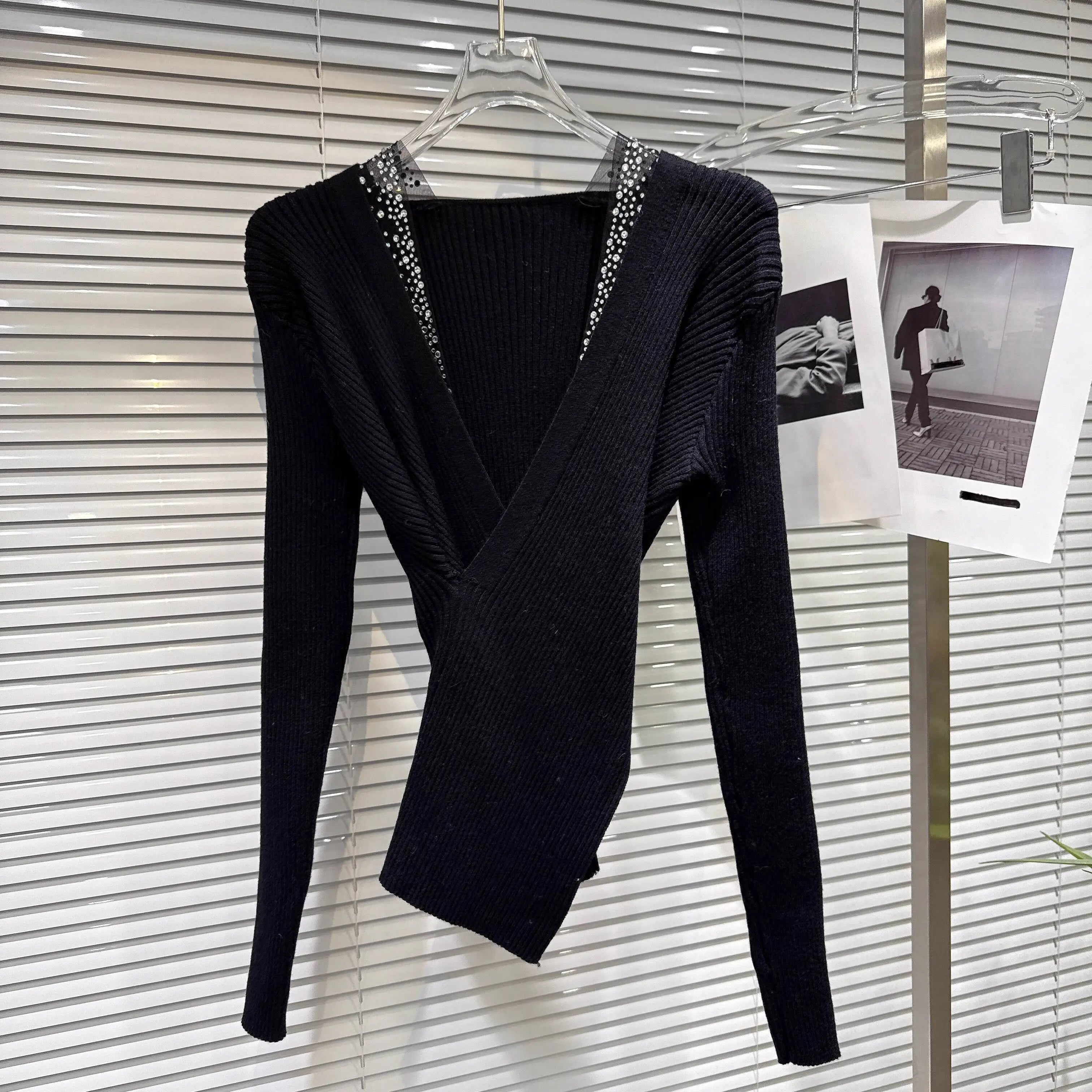 Winter New Fashion Deep V-Neck Rhinestone Mesh Edge Waist-Cinching Knitted Sweater For Women Slim Fit Tops 11A07808 Black One Size