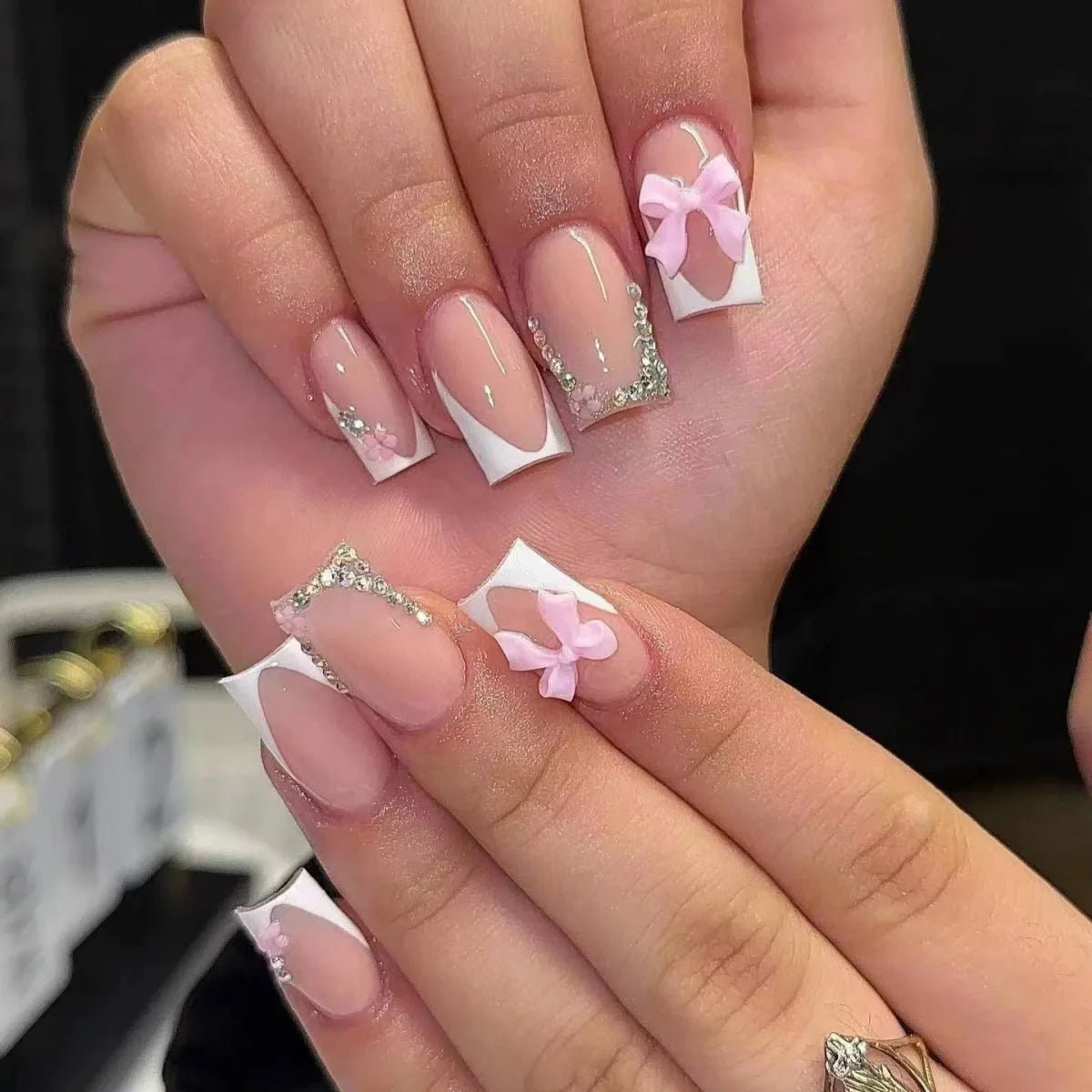 24Pcs French Pink Press on Nails Short Square Head Fake Nails with Flower Rhinestone Design Wearable Finished False Nail Tips 29