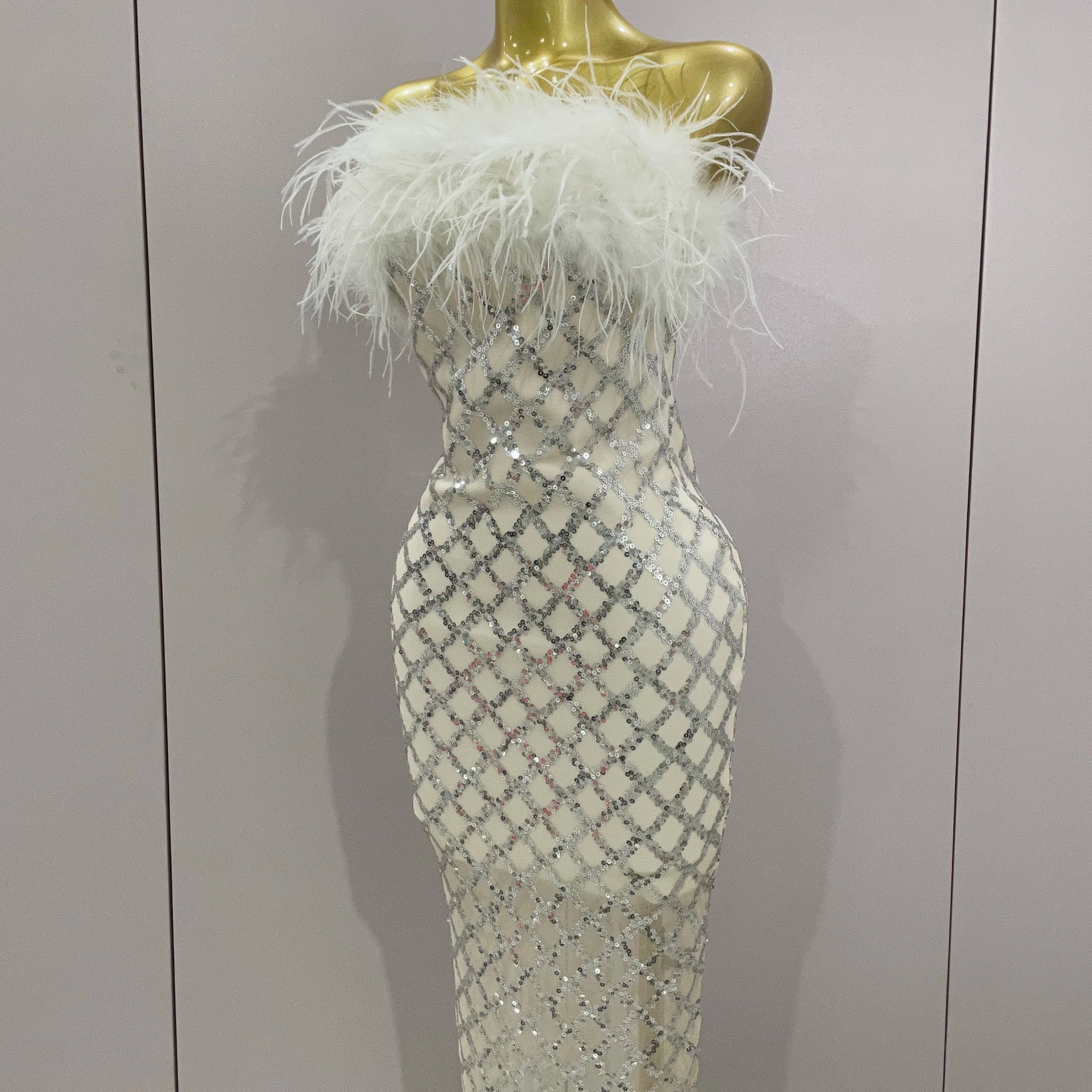 2025 New Shinning White Feathers Sequins Straples Bodycon Dress Women Fashion Celebrate Luxury Birthday Party Cocktail Dress