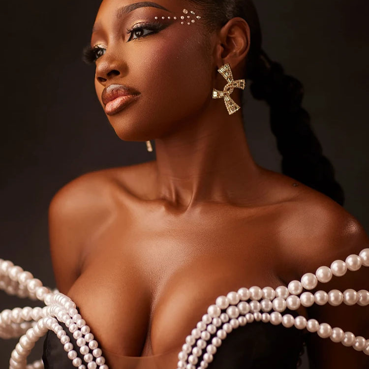 Chic Off-Shoulder Black Maxi Dress with Pearl Cut out High Slit Design for Gala Party Glamorous Gown