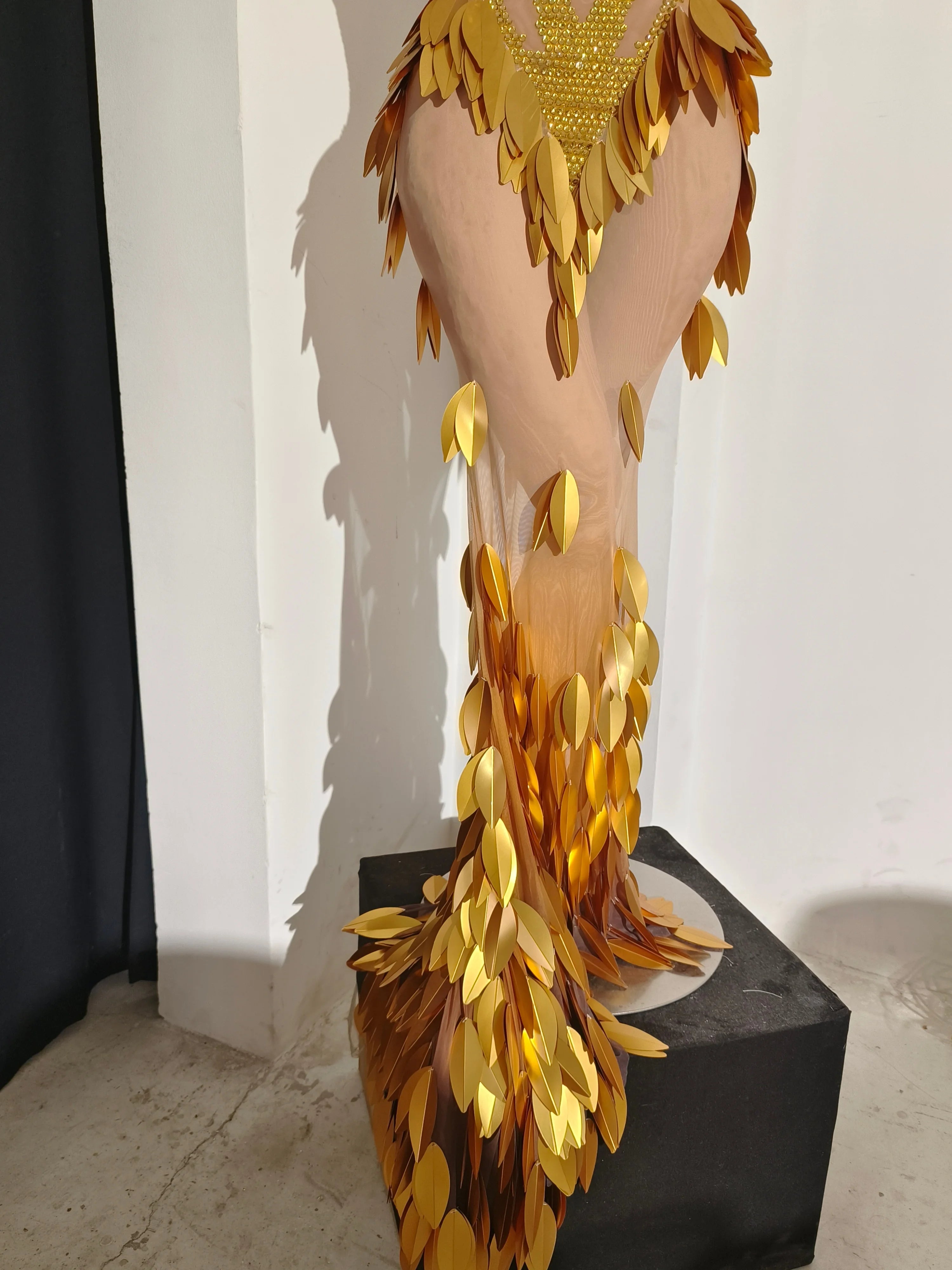 Luxurious Gold Strapless Dress Women Sexy Sheer Mesh Full Crystal Beaded Leaf Form-Fitting Mermaid Formal Event Party Costume