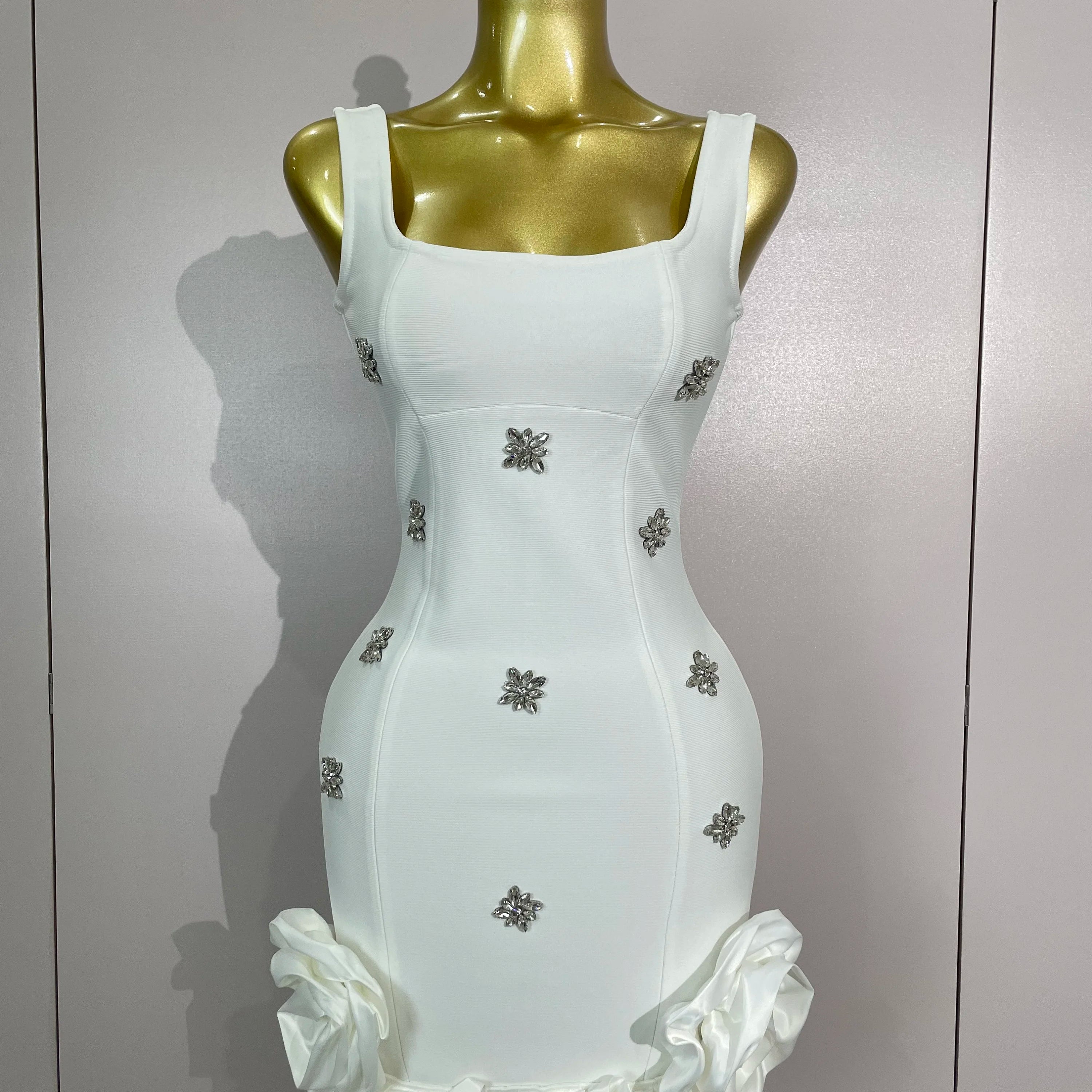 2025 New STyle Shining Crystal Women Sleeveless Bodycon Mini Bandage Dress Elegant Ruffles Cute Birthday Party Celebrate Dress WHITE