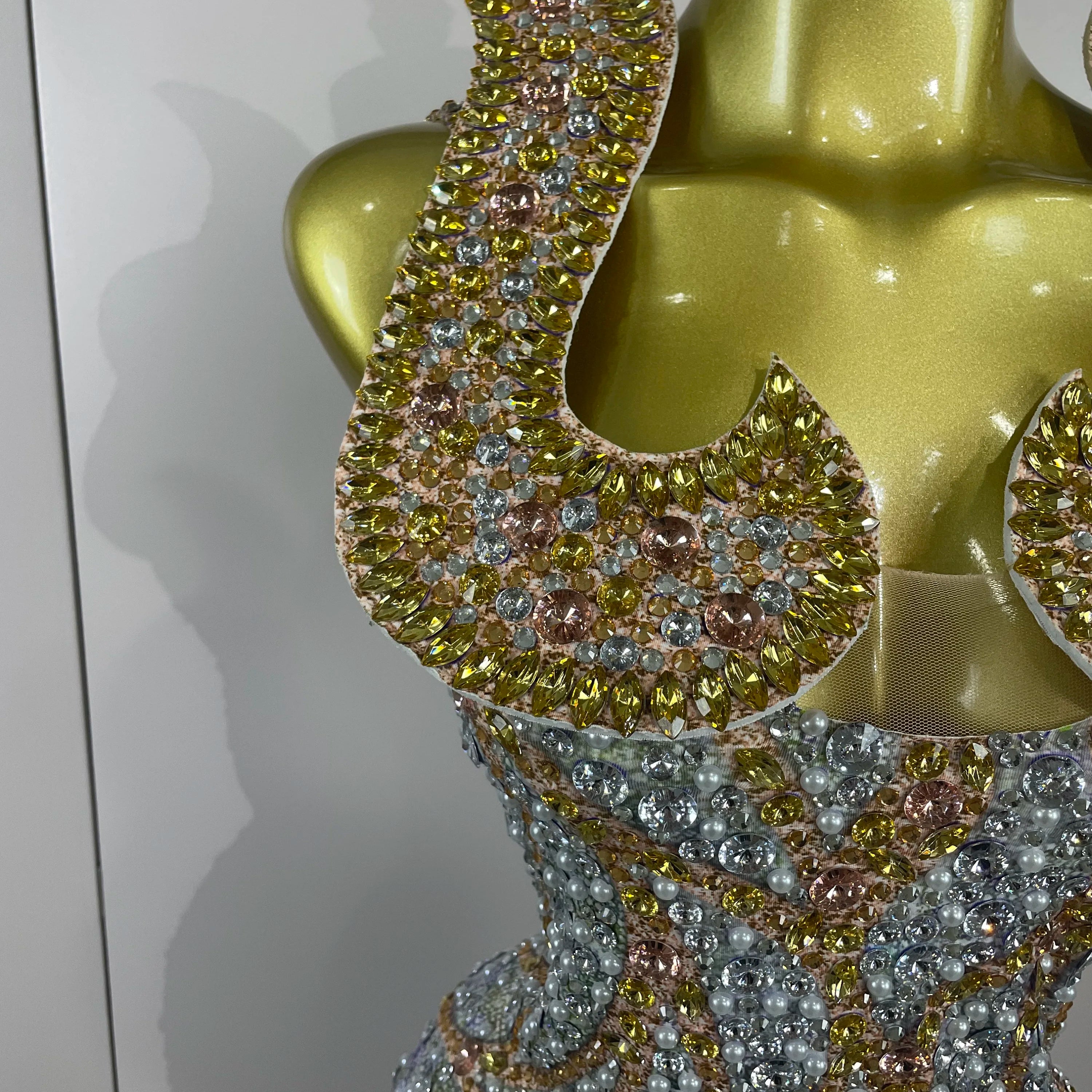 2025 Luxury Crystals Diamonds Slit elegant Sheath Fishtail Dress Women Sexy Evening Party Performance Photoshoot Stage Dress