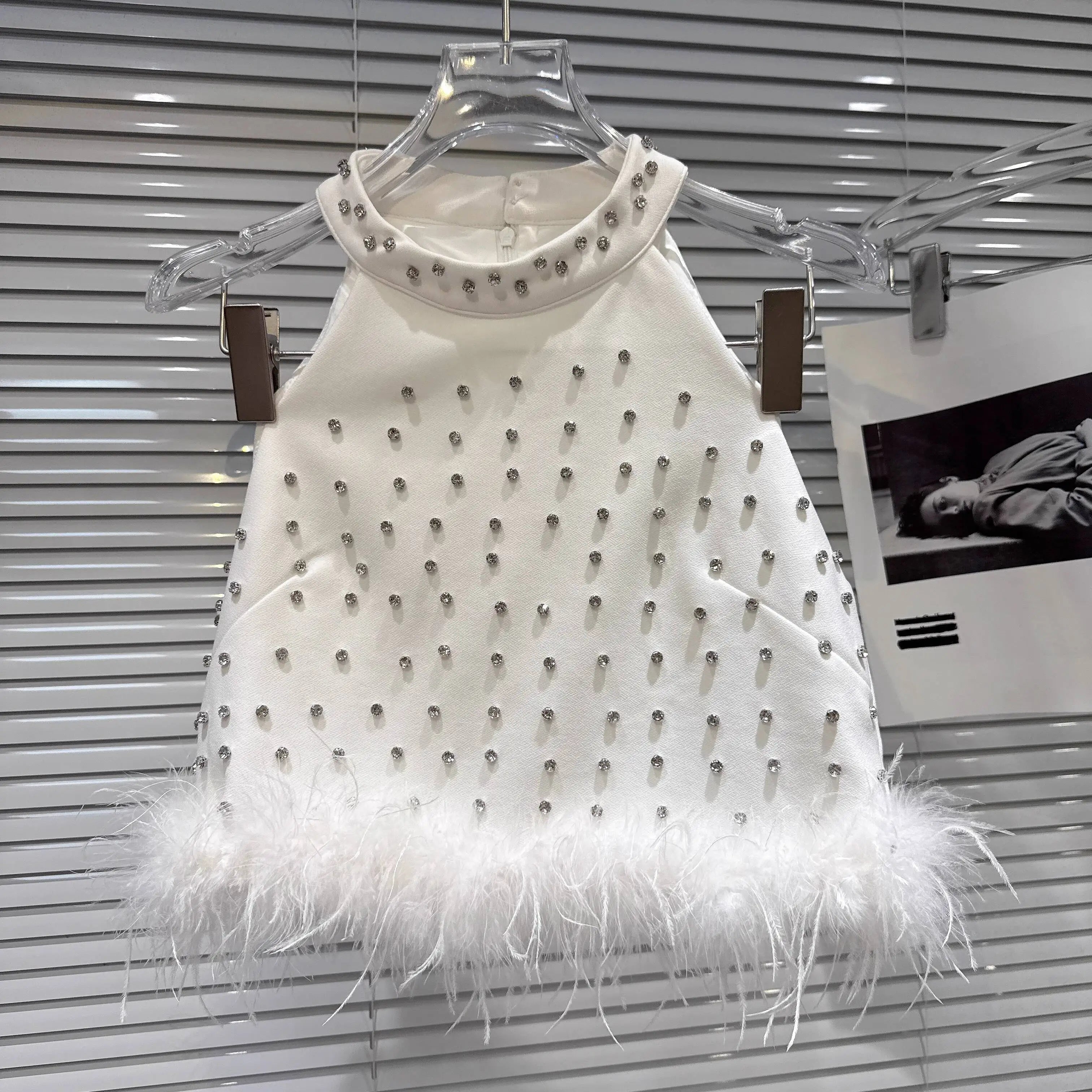 Winter New Fashion Rhinestone Feather Edge Halter Vest For Women Wrapped Hip A-line Skirt Female Trend 11A07864 only White Strap
