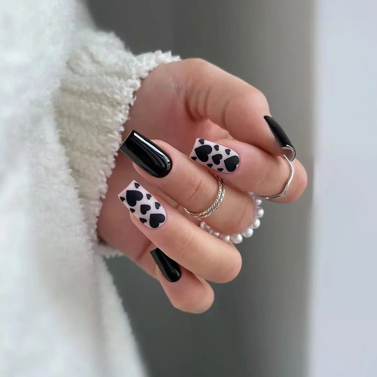 Black Short Square Fake Nails 24Pcs Full Cover Press On Nails Love Heart Printed Cool Girls Valentine's Day Charm Manicure As show