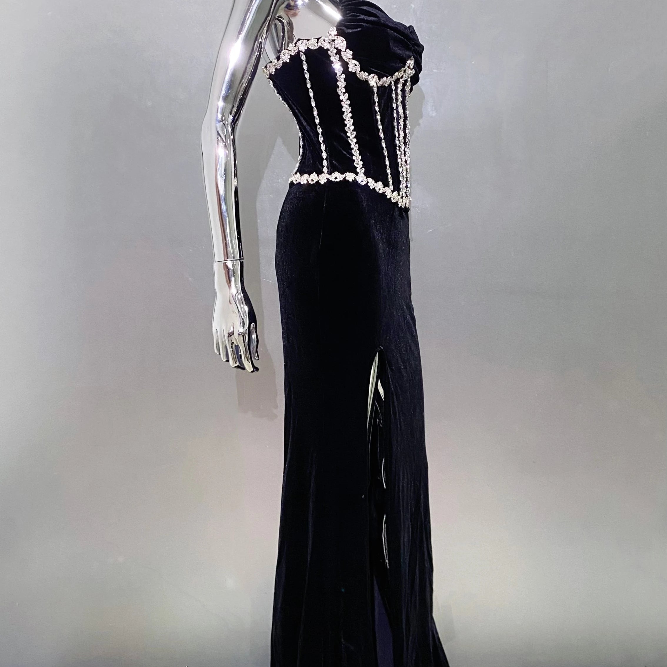 2025 Luxury Shining Diamond Halter Black Velvet floor Lenght Evening Dress Celebrity Birthday Party Outfit Performance Costume