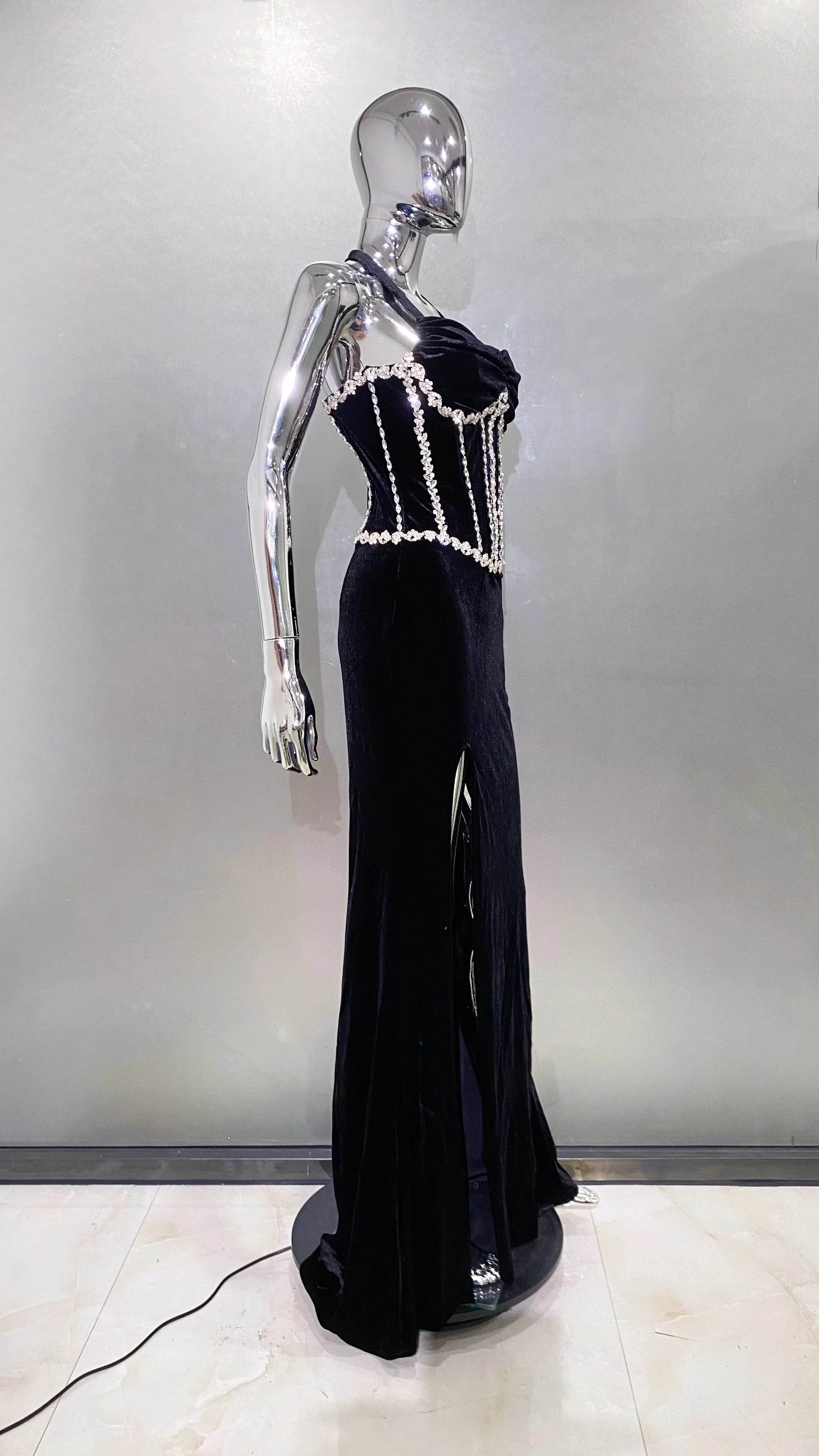 2025 Luxury Shining Diamond Halter Black Velvet floor Lenght Evening Dress Celebrity Birthday Party Outfit Performance Costume