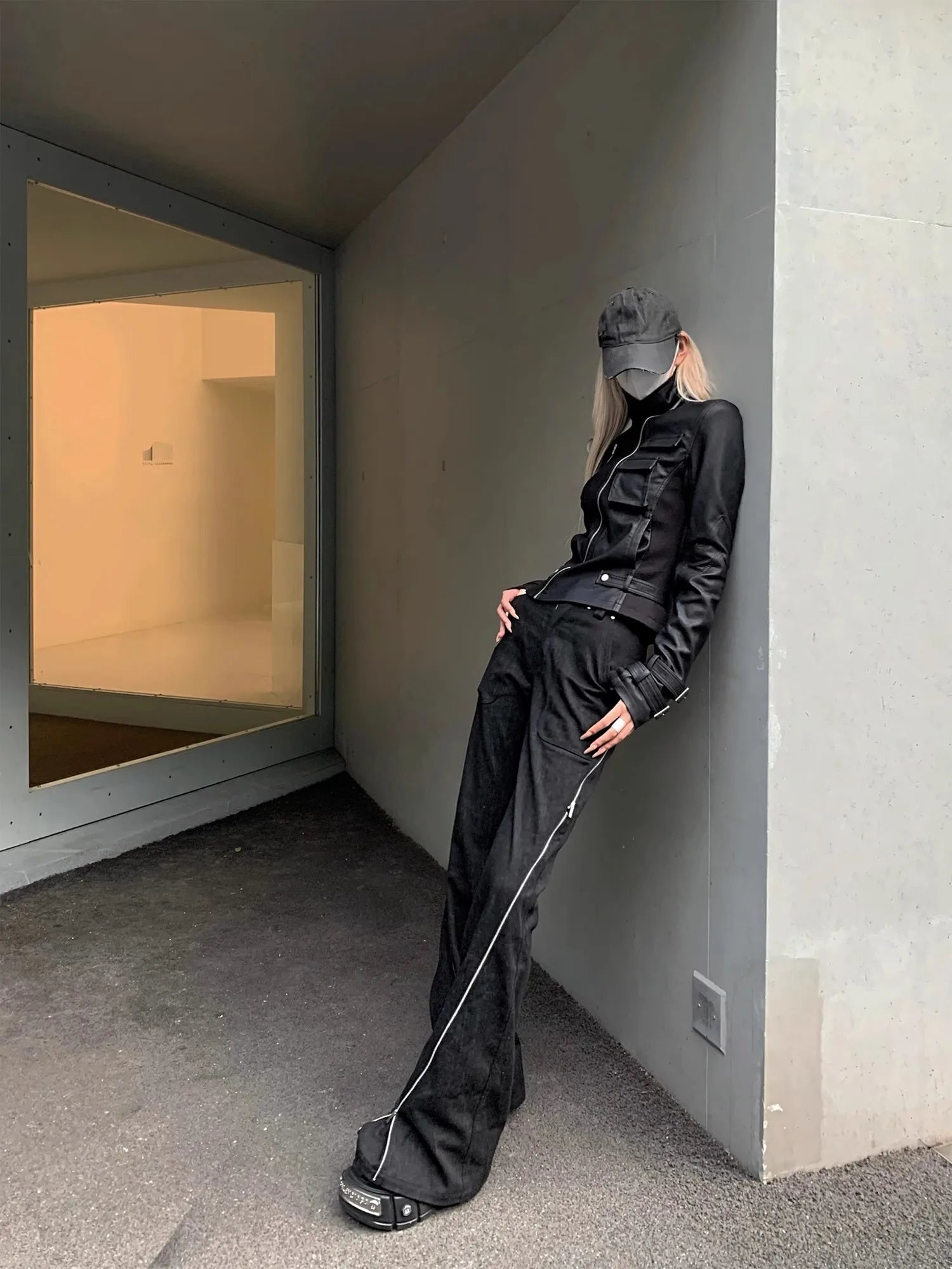 Lautaro Spring Autumn Cool Handsome Short Black Fitted Pu Leather Jacket Women Long Sleeve Zip Up Luxury Designer Clothing 2025