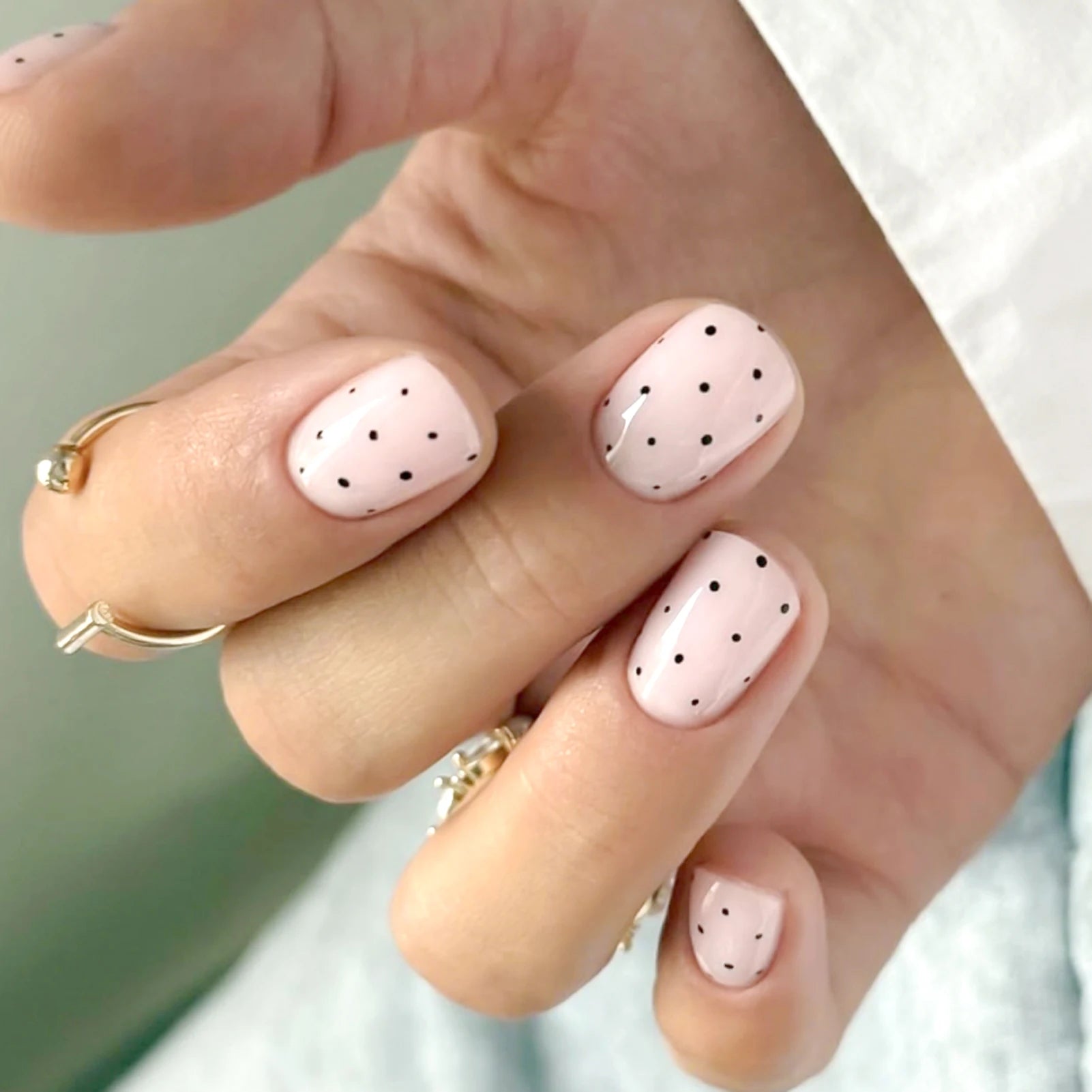 24Pcs Nude Color False Nails Black Polka Dot Printed Short Square Press On Nails Women Girls Charm Manicure Simple Fake Nails As show