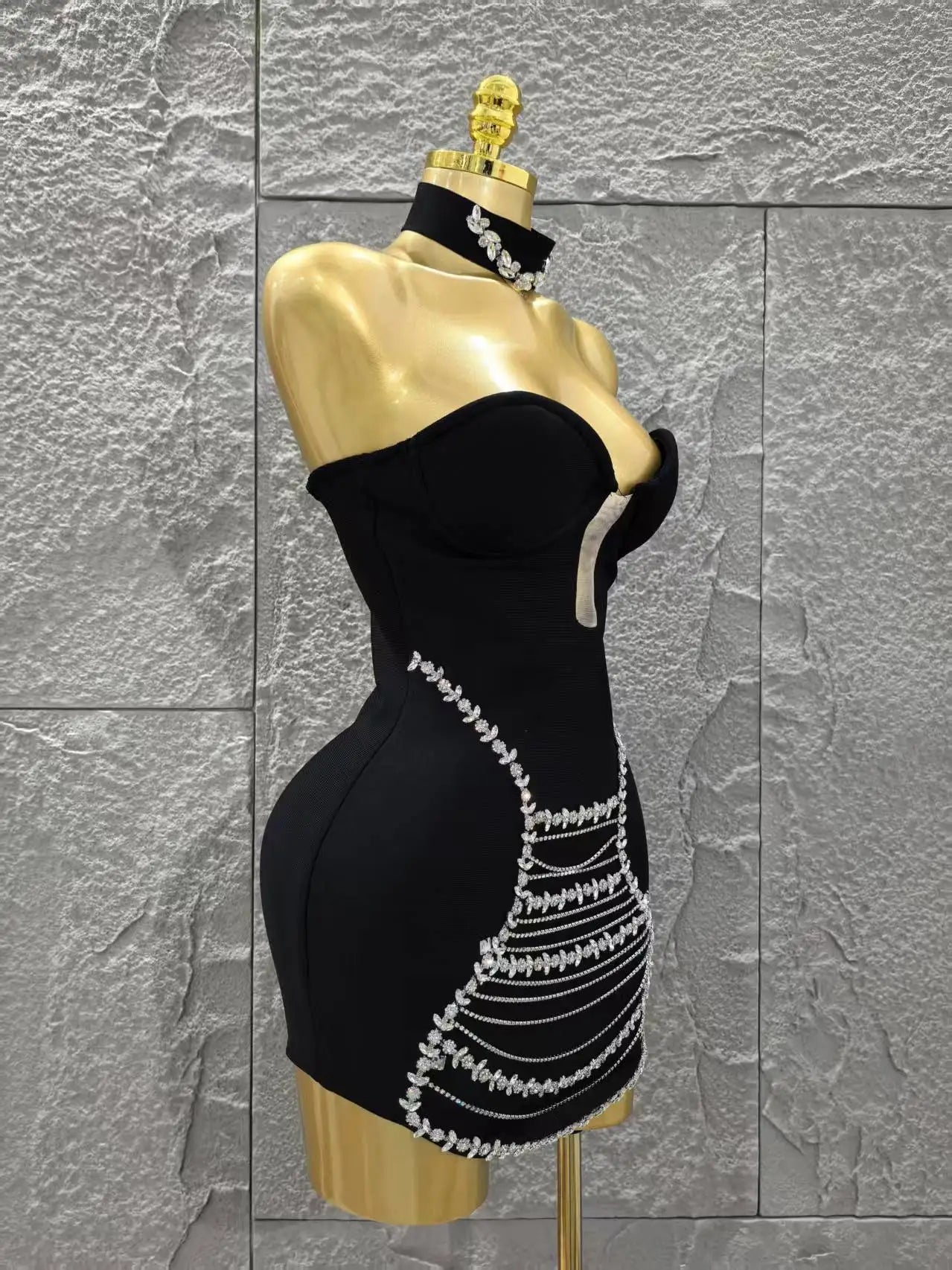 Black Color Women Sexy Strapless Shinning Crustal Bodycon Mini Bandage Dress Necklace Fashion Celebrate Evening Party Outfit