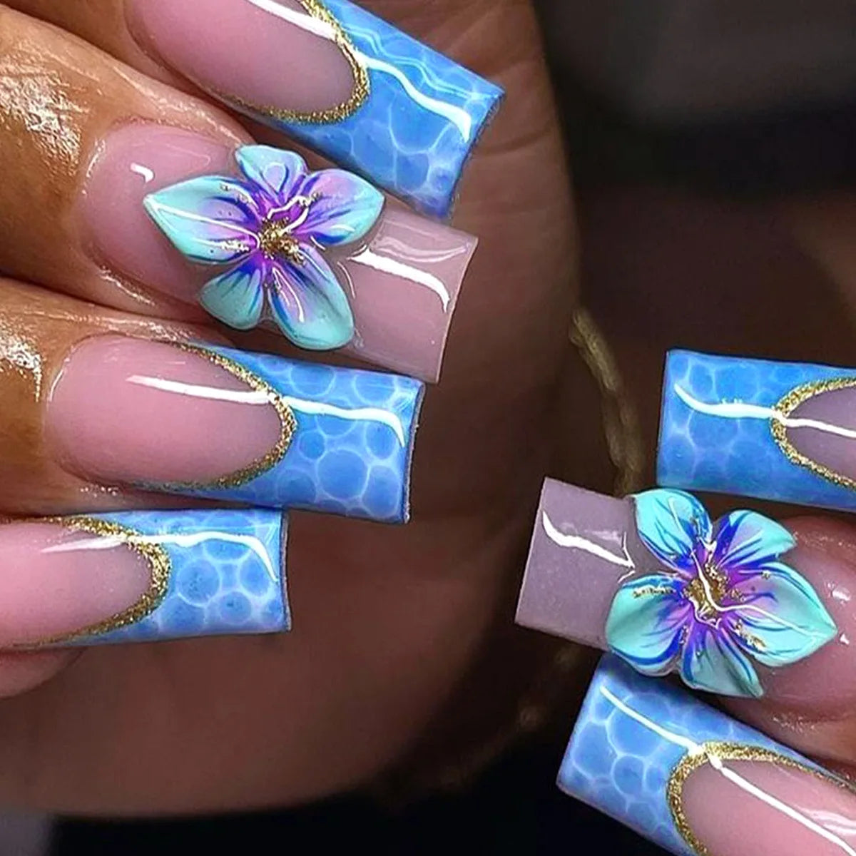 24Pcs Spring Short Square Head Fake Nail Tips Full Cover Blue Fresh Flower Pattern French Nail Wearable Press on Nails with Glue 7