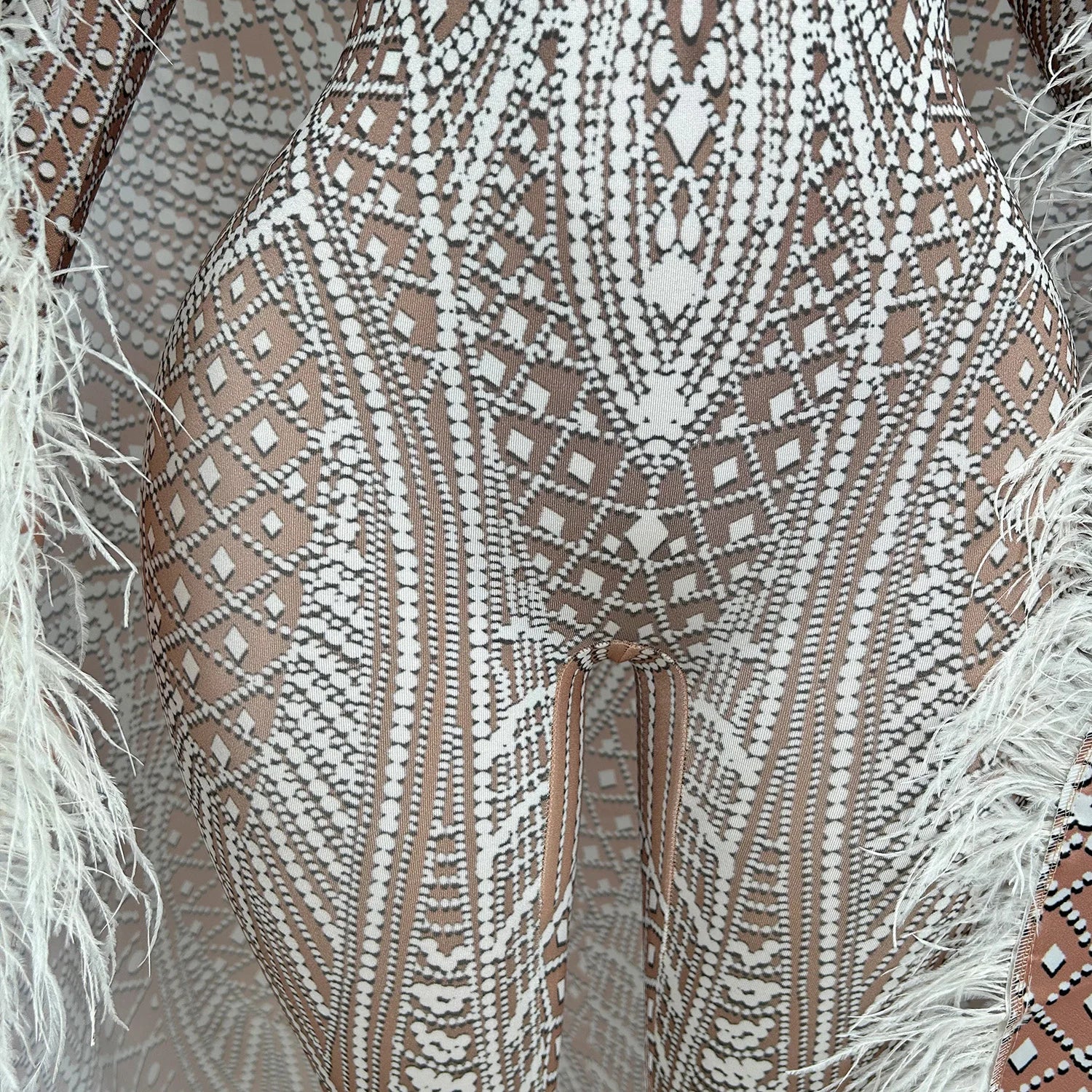 Fashion White Printed Tight Jumpsuit with Feather Long Cloak Unisex Stage Performance Dance Costume Set for Men And Women Xuenv