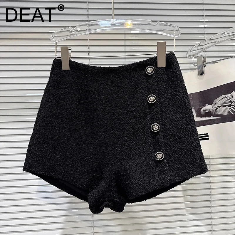 Winter New Fashion Single Row Metal Buckle Tweed Shorts For Women Solid Color Wide-leg Boot Short Pants 11A07659