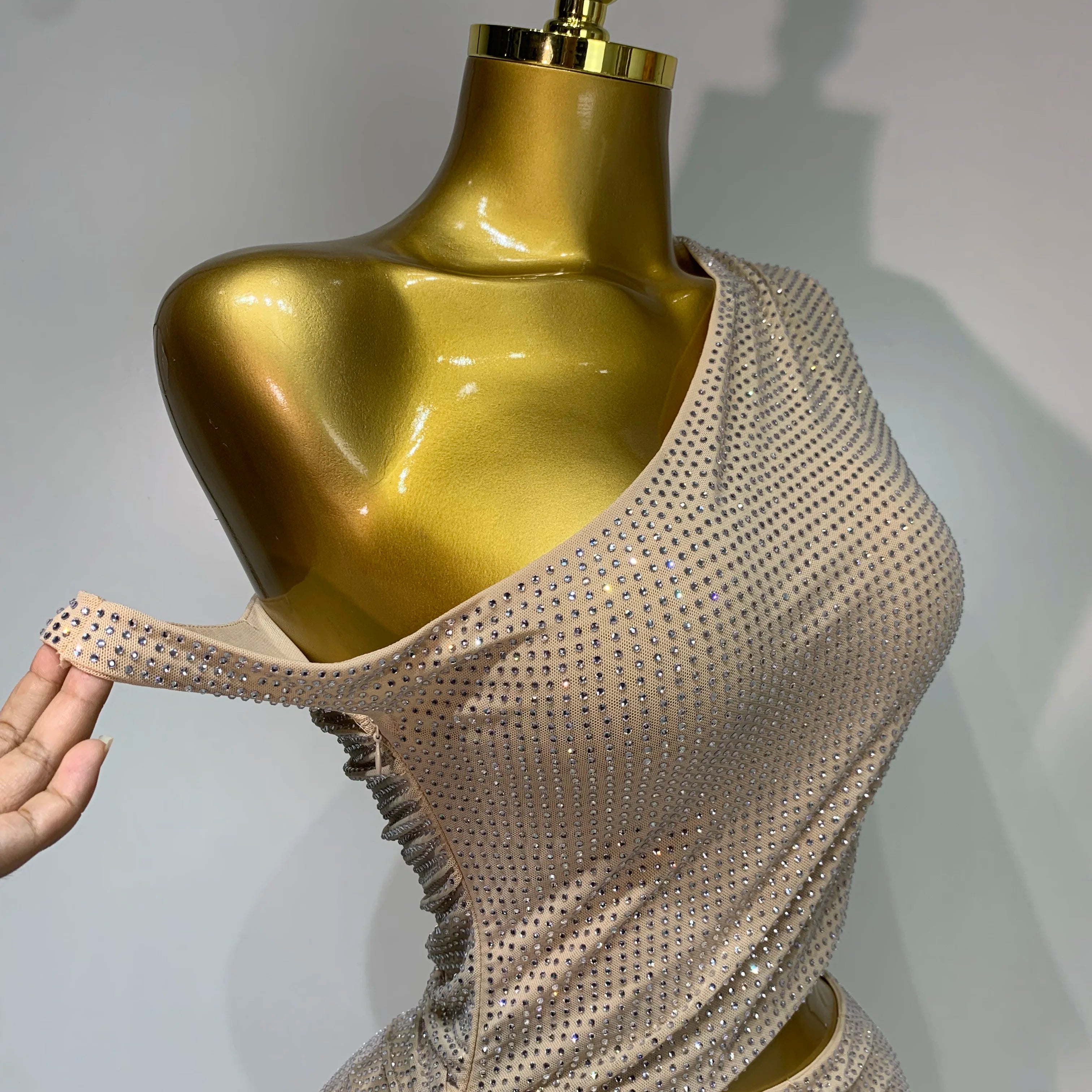 Women Sexy One Shoulder Exposed Waist Diamonds Bodycon Long Dress Cut Out Luxury Crystal Dresses Evening Party Birthday Gowns