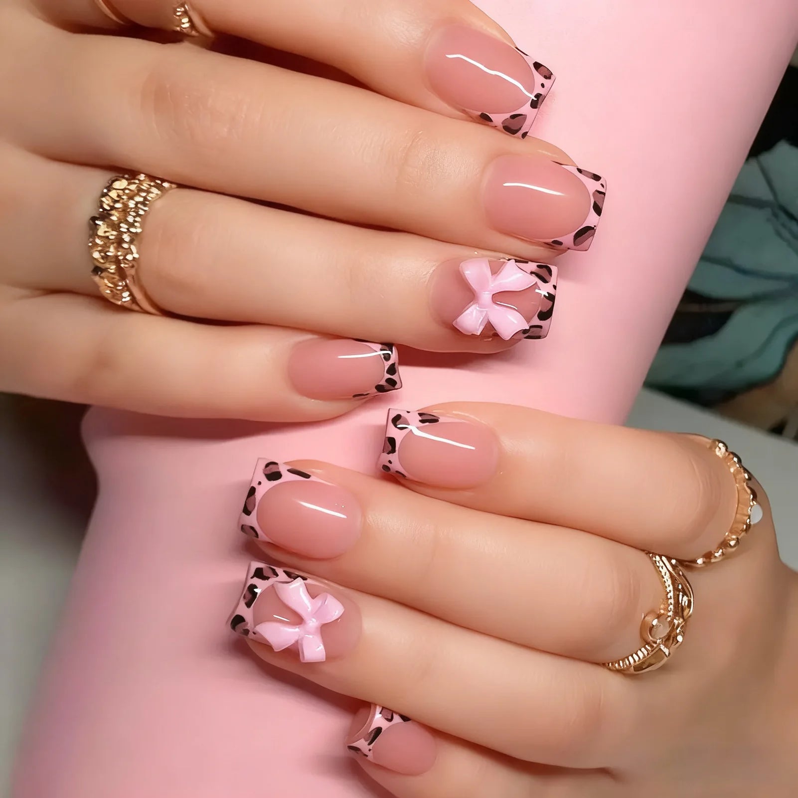 Nude Pink Color Fake Nails 24Pcs Leopard Printed French Press On Nail 3D Bowknot Decor Spicy Girls Charm Manicure Nails Supplies As show