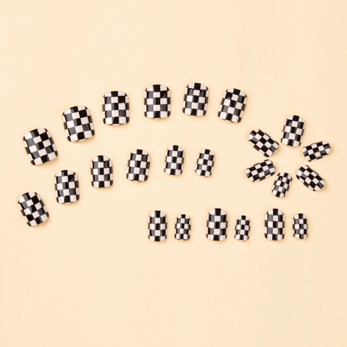 24Pcs/Set Square Short Press On Nails Y2K Cool Black-and-white Chequer Fake Nails Reusable False Nail Jelly Tabs For Women/Girls