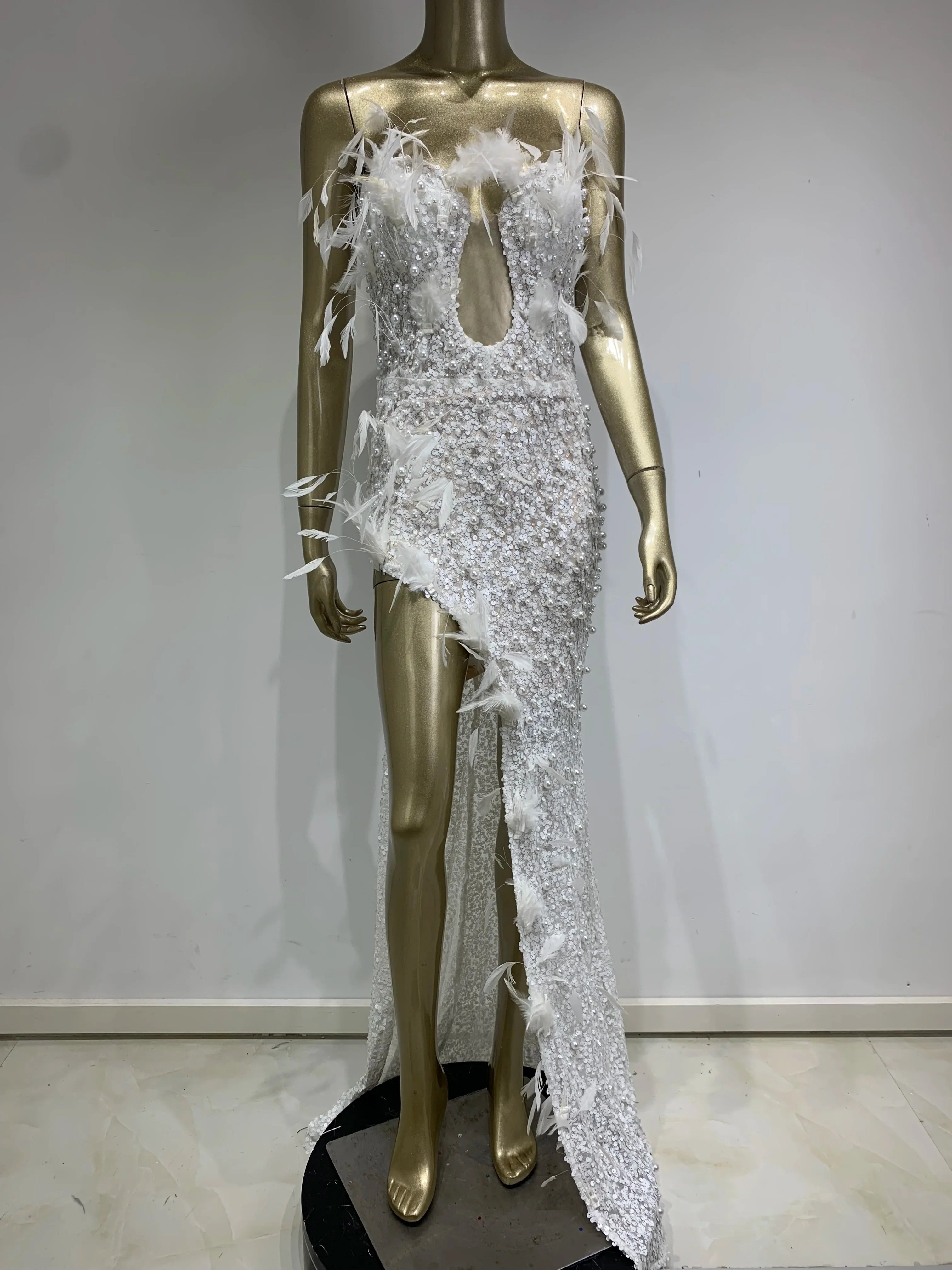 Luxury Sexy Strapless Feather Sequins White Pearl Maxi Long Women Gowns Dress Elegant Party Evening Stage Performance Dress