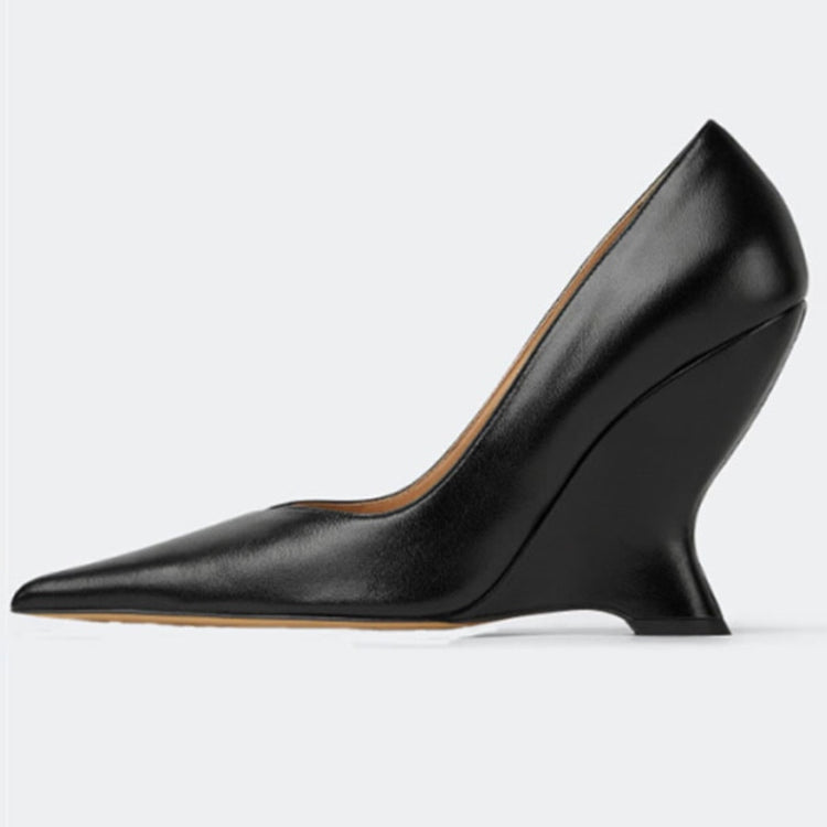 Summer New High Heels Thick Sole Thick Heel Lacquer Leather Shallow Mouth Pointed Fashion Sexy Women's Oversized Shoes 530-Black