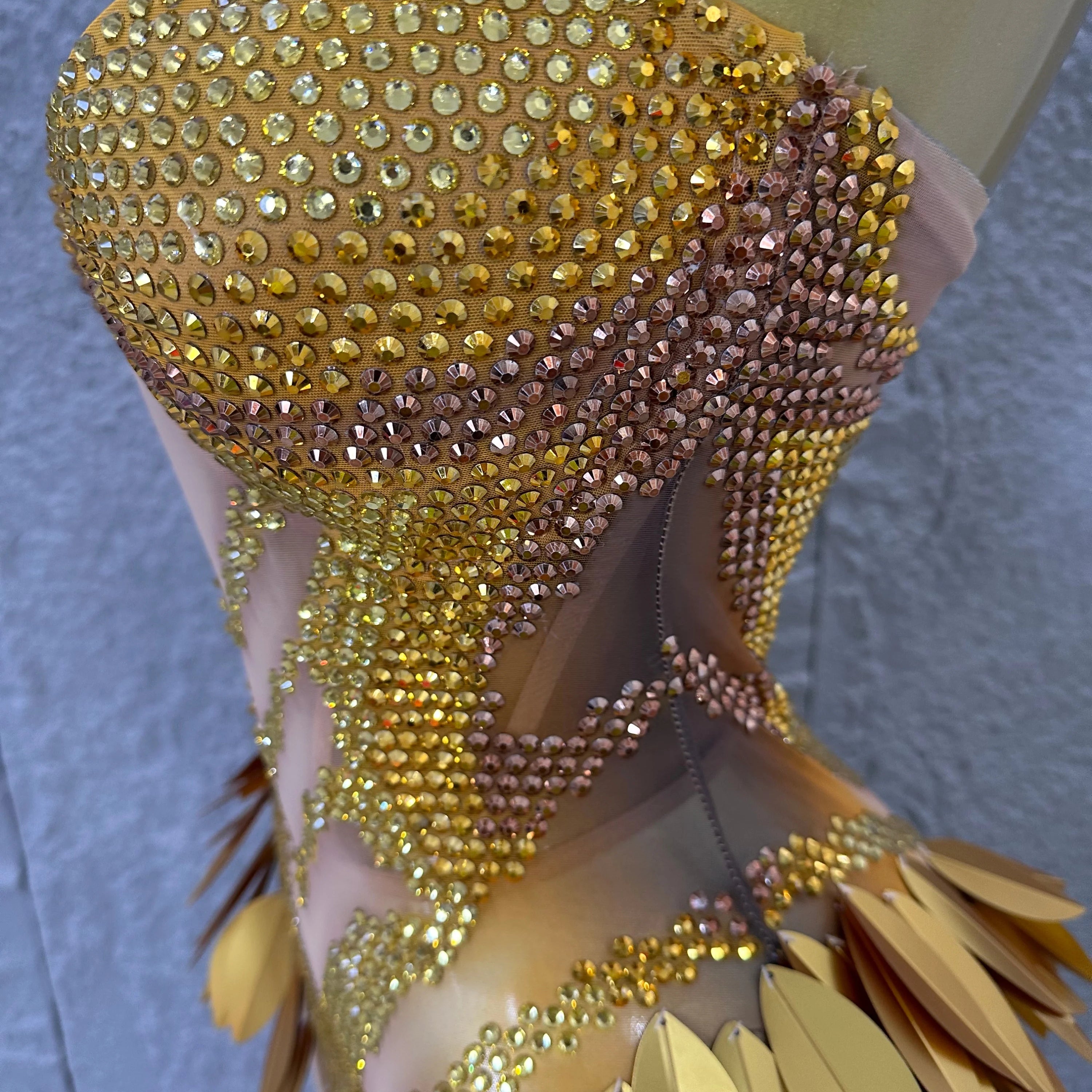 Luxurious Gold Strapless Dress Women Sexy Sheer Mesh Full Crystal Beaded Leaf Form-Fitting Mermaid Formal Event Party Costume