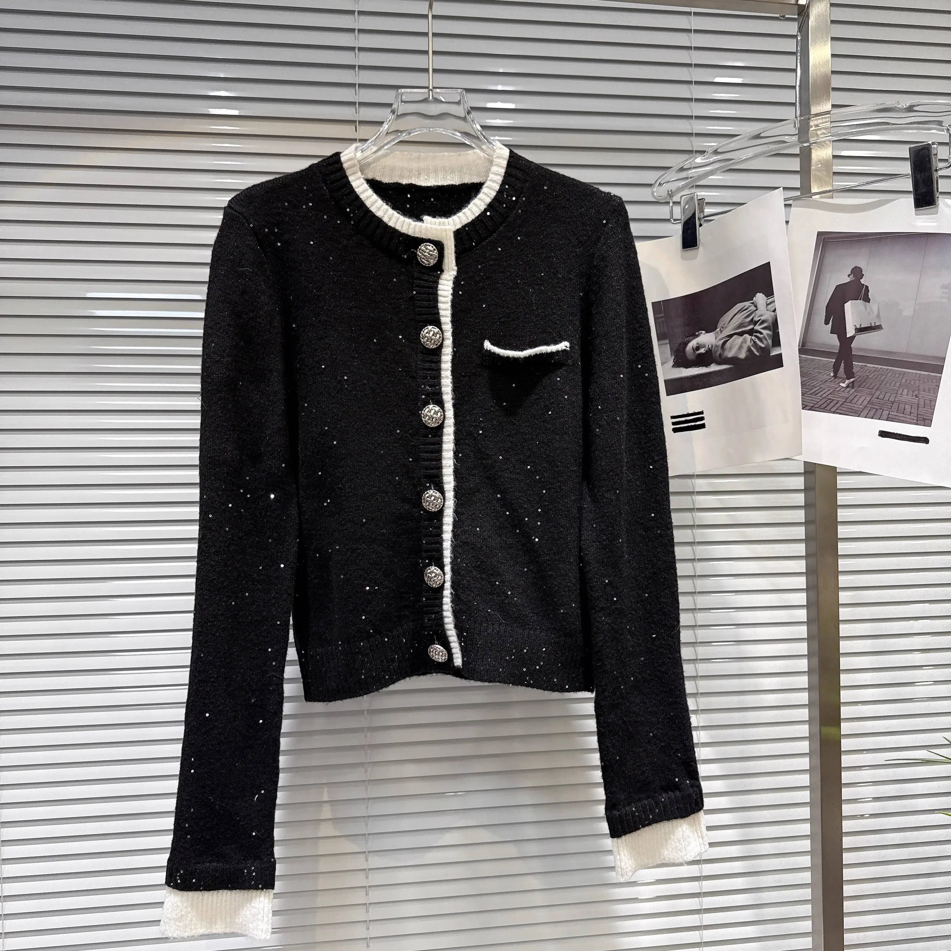 Winter New Fashion Casual Contrast Color Knitted Cardigan For Women Elastic Waist Shorts Female Trend 11A07451 only Top