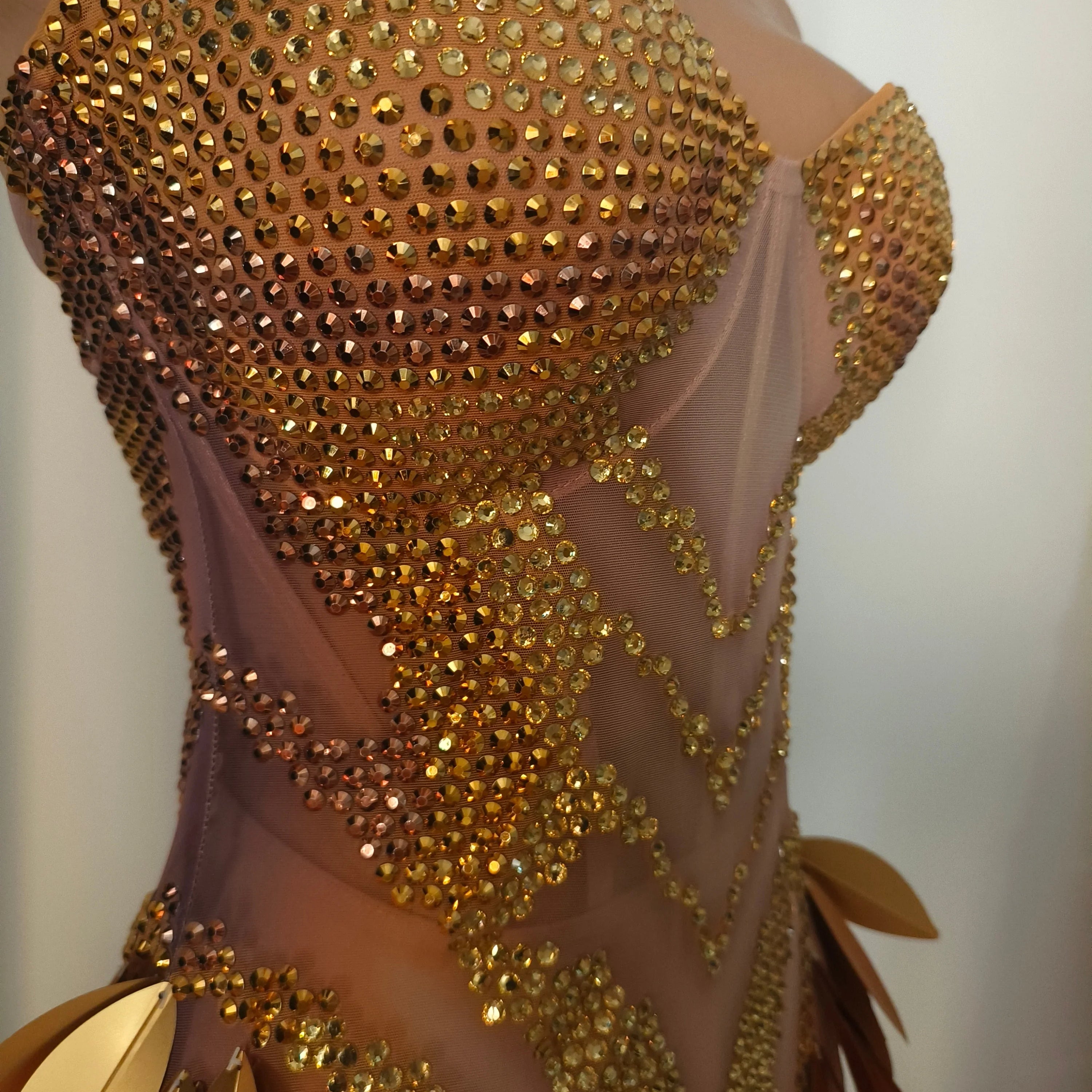 Luxurious Gold Strapless Dress Women Sexy Sheer Mesh Full Crystal Beaded Leaf Form-Fitting Mermaid Formal Event Party Costume