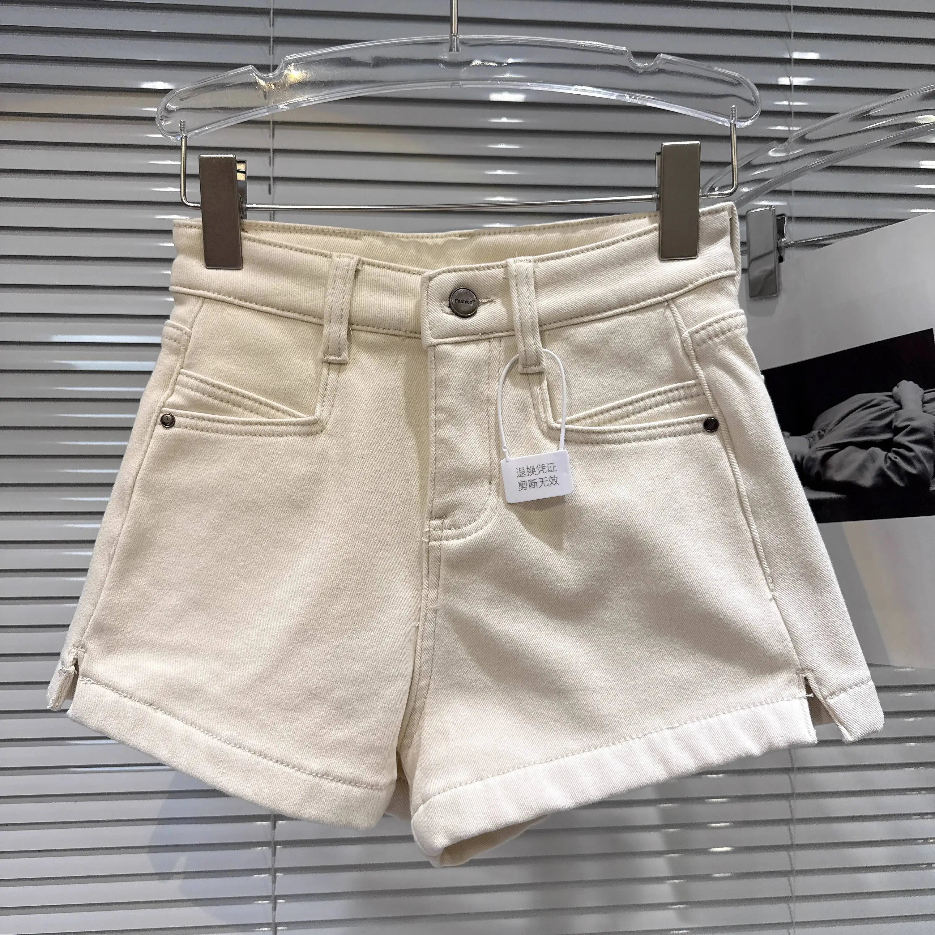 Winter New Street Style Solid Color Fleece-Lined Straight Shorts For Women Solid Color Wide-leg Short Pants 11A07807 beige