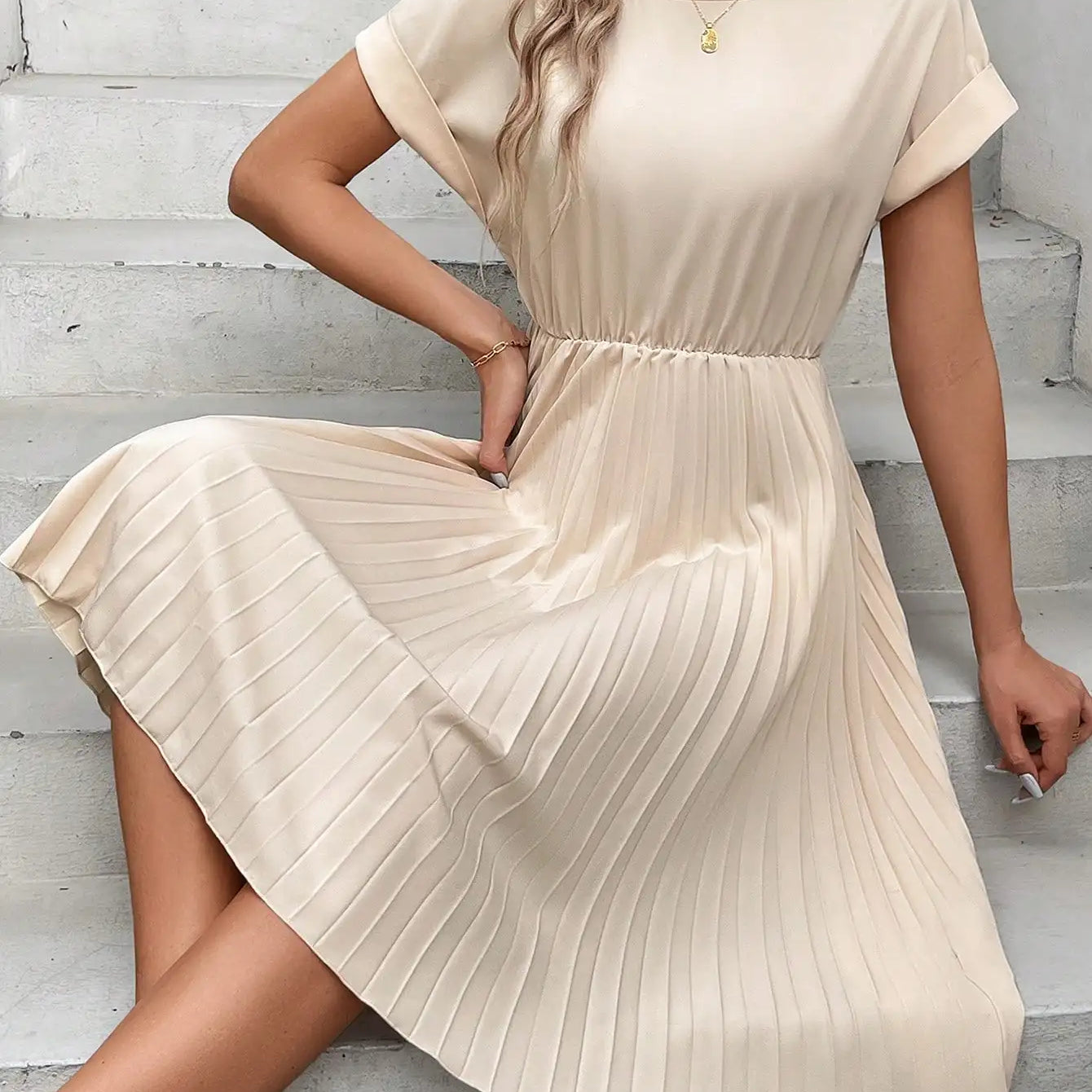 Cross border European and American women's fashionable and elegant ruffled sleeve pleated dress