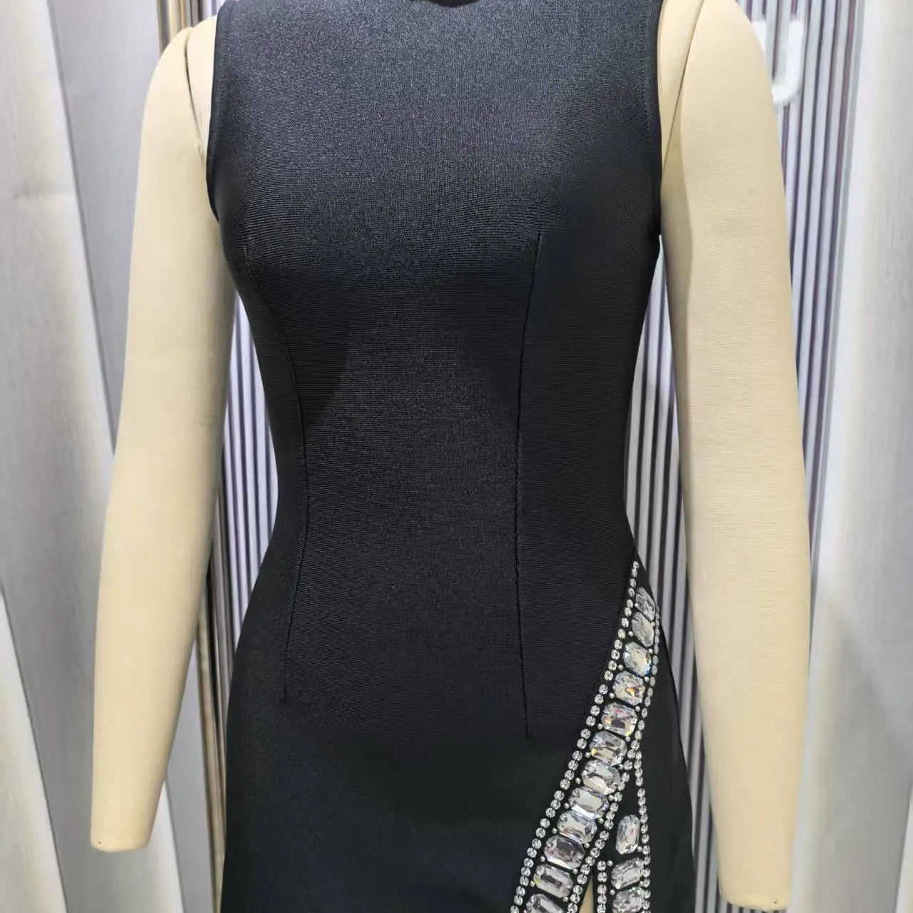 Women Sleeveless Sexy O-Neck Big Crystal Bodycon Bandage Mini Dress Nightclub Party Celebrate Fashion Birthday Wear