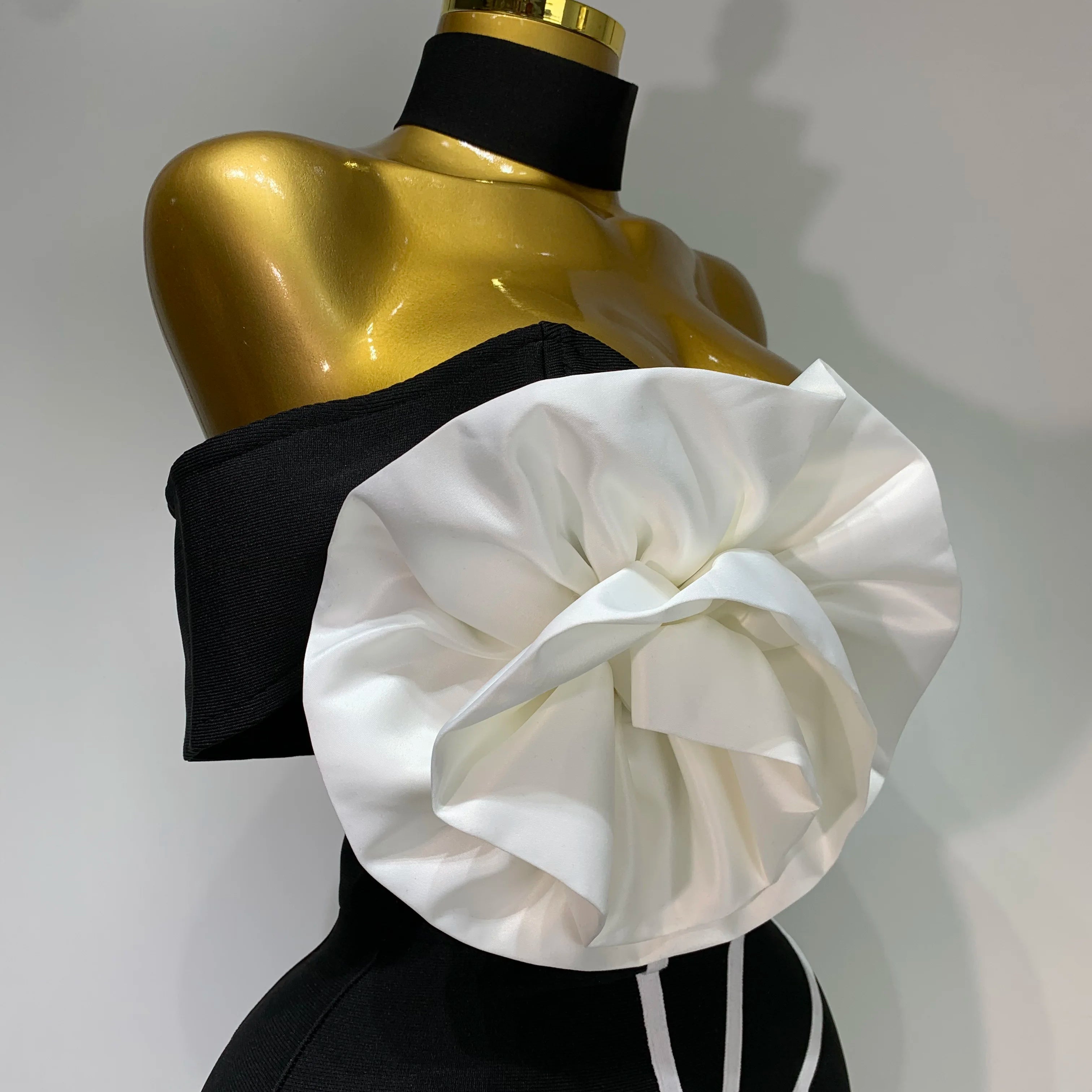 Women Sexy Off Shoulder White Flower Black Mini Bodycon Bandage Dress Luxury 2025 Celebrity Evening Club Elegant Party Gowns