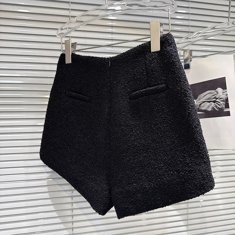 Winter New Fashion Single Row Metal Buckle Tweed Shorts For Women Solid Color Wide-leg Boot Short Pants 11A07659