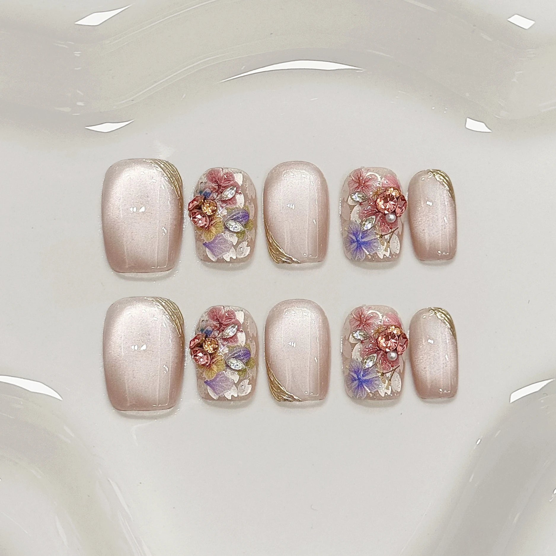 10pcs Crystal Cat Eye False Nails Colorful Mini Flower Fake Nails with Butterfly Design Elegant Press on Nails Short Square Nail