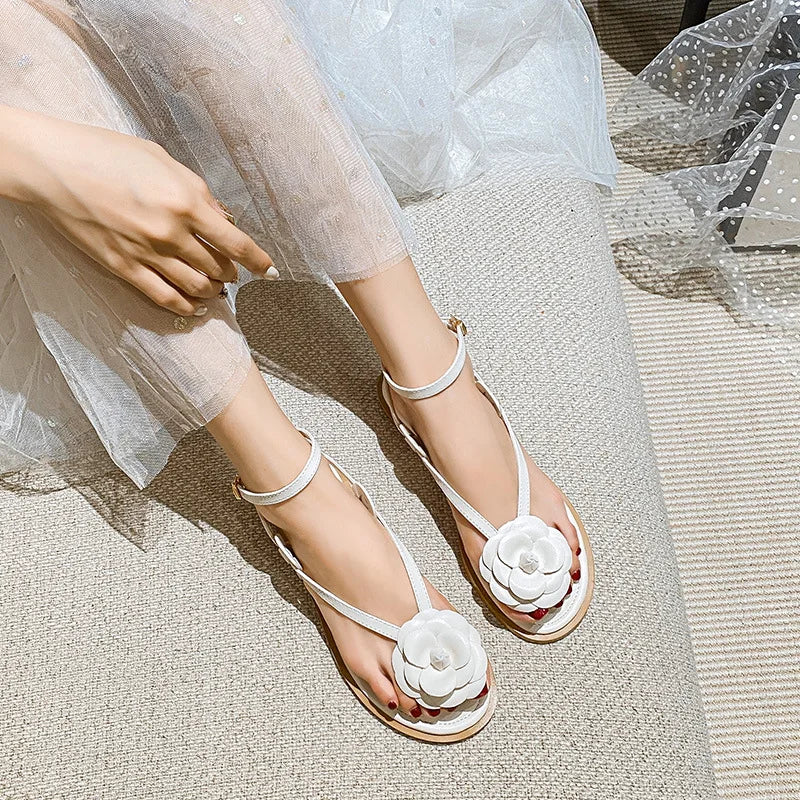 2023 new summer women's sandals fashion flower design Korean style party and work wear ladies casual flat shoes Large size 41-43 Ivory