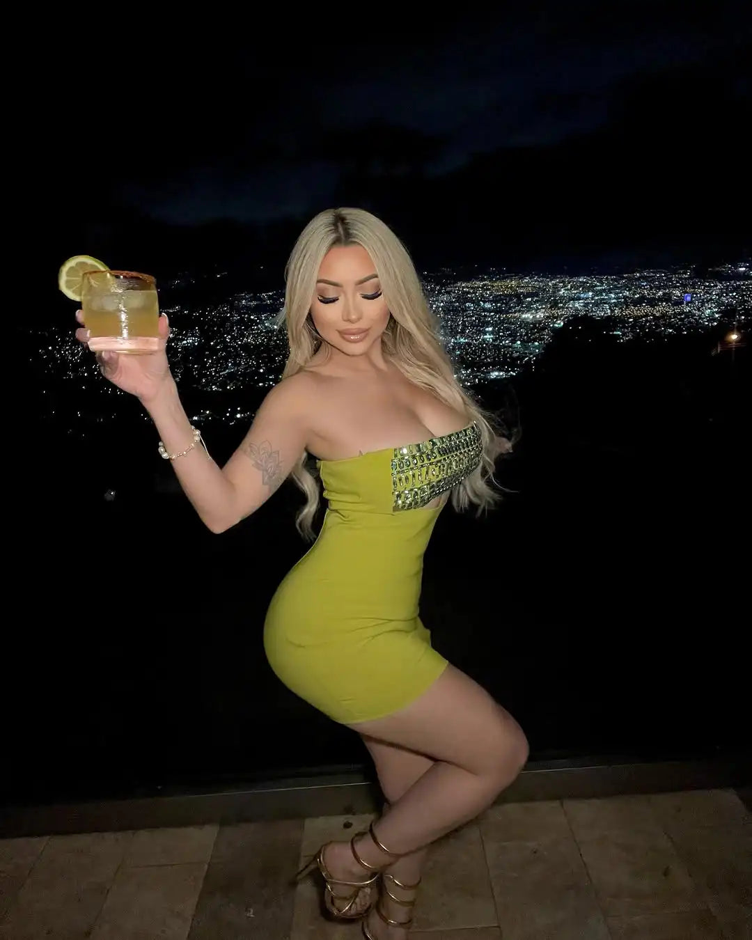 2025 Shining Diamonds Sexy Hollow Strapless Sheath Green Bandage Mini Dress Fashion Woman Party Dress Music Festival Outfit