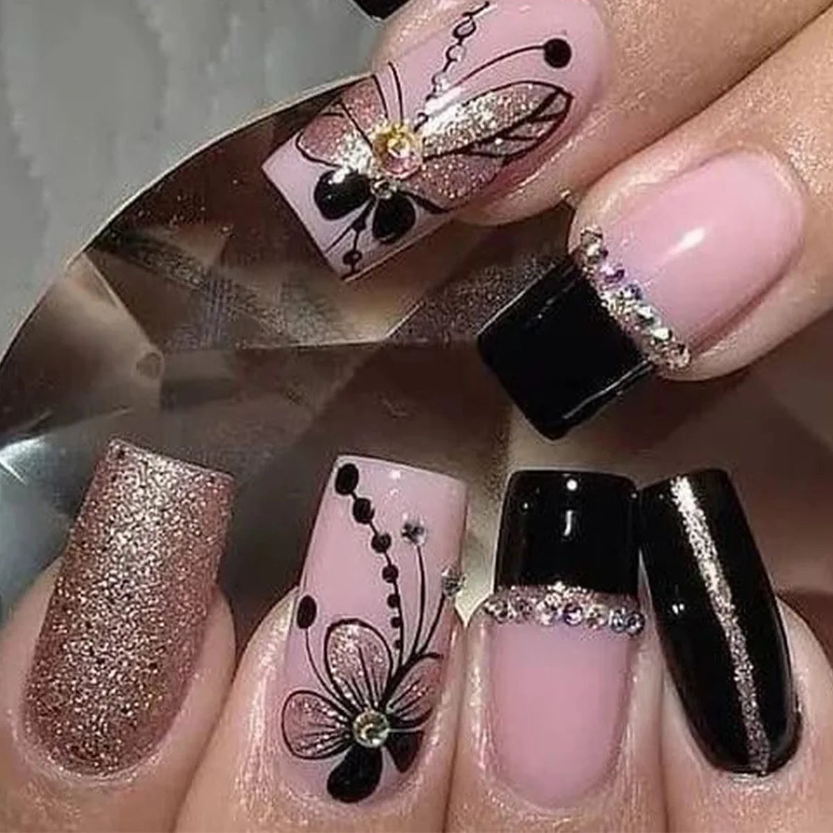 24Pcs French Pink Press on Nails Short Square Head Fake Nails with Flower Rhinestone Design Wearable Finished False Nail Tips 3100