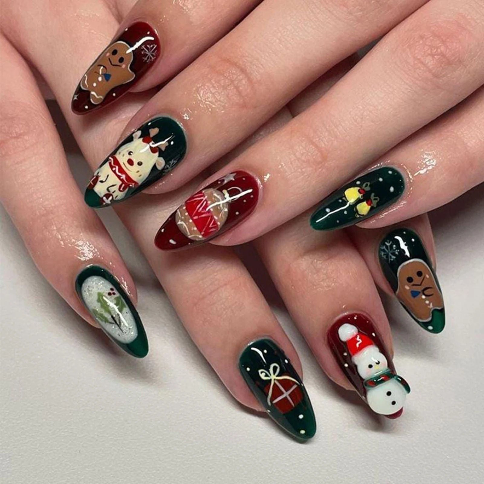 Red/Green Almond Fake Nails for Christmas Party DIY Manicure 24Pcs Acrylic Press On Nails Snowman/Gingerbread Man/Bear Printed As show