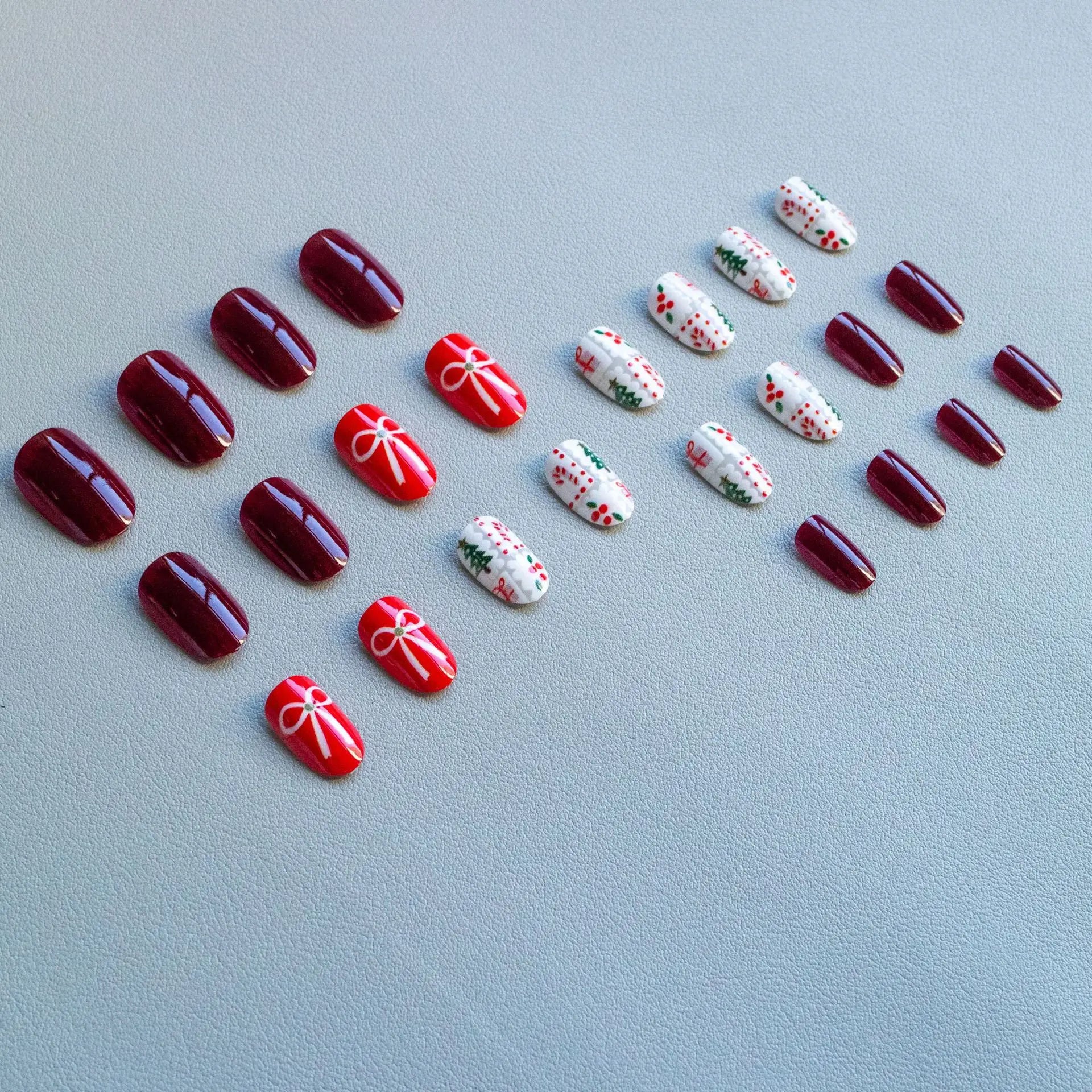 24Pcs Christmas Fake Nails for Women Girls Red/Green Short Round Head Press On Nails Bowknot/Xmas Tree Printed False Nails Art