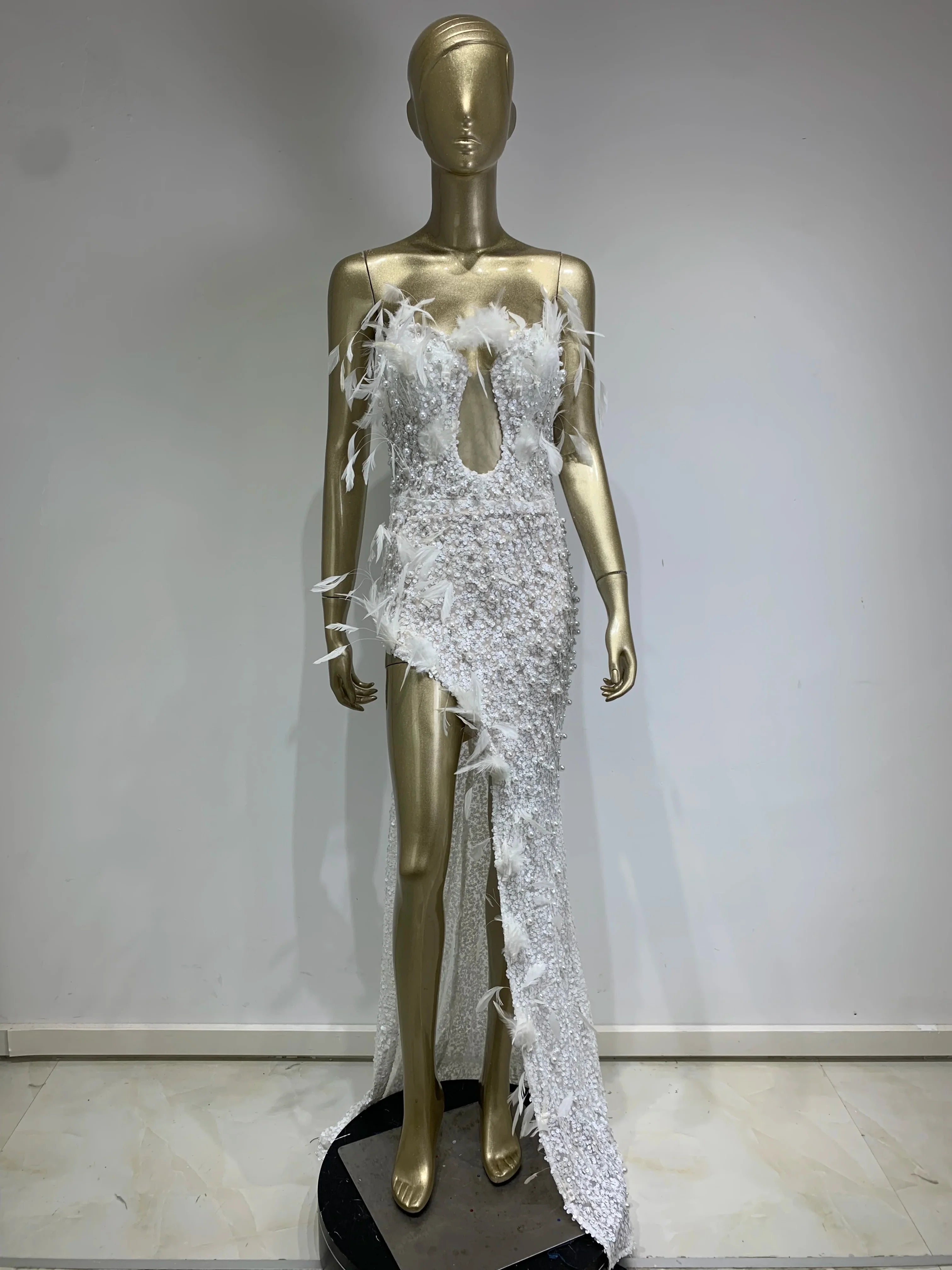 Luxury Sexy Strapless Feather Sequins White Pearl Maxi Long Women Gowns Dress Elegant Party Evening Stage Performance Dress