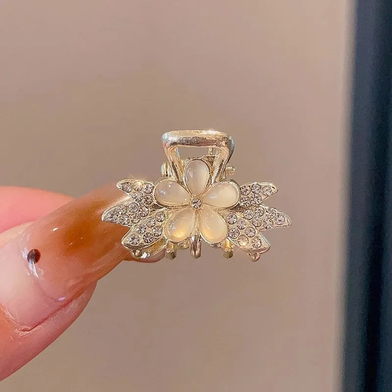 Mini Pearl Hair Claws Clips for Women Elegant Rhinestone Headwear Hairpins Hair Crab Barrettes Hair Accessories for Women m One Size