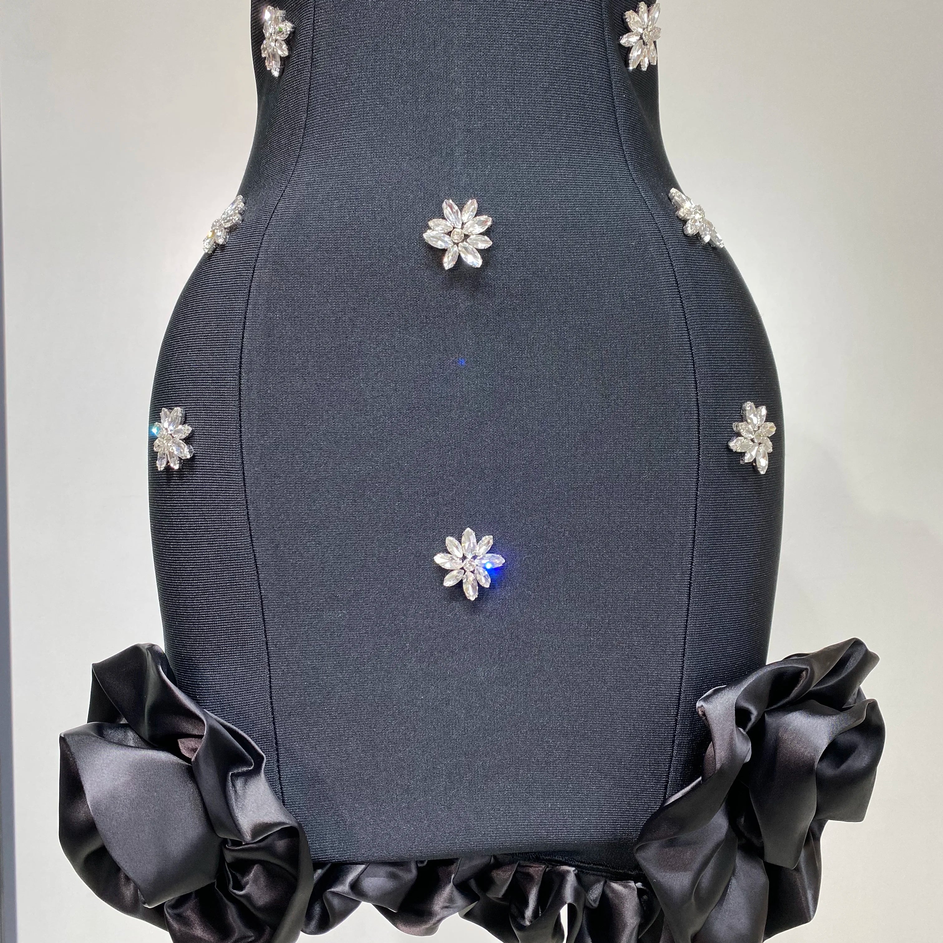 Women Sexy Sleeveless Square Collar Crystal Bodycon Mini Bandage Dress Celebrate Evening Party Elegant Luxury Birthday Dress