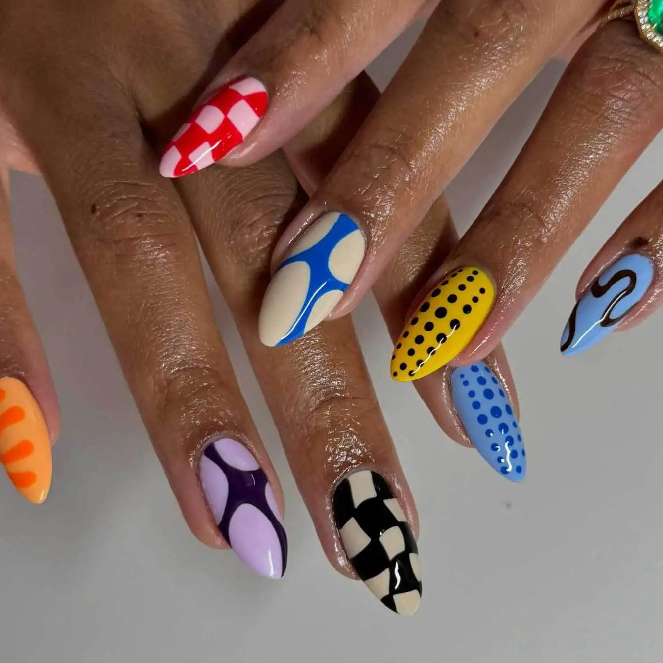 24Pcs Mid-length Almond Fake Nail with Colorful Checkered Pattern Press on False Nails Dopamine Datachable Full Cover Nails Tips X-0583