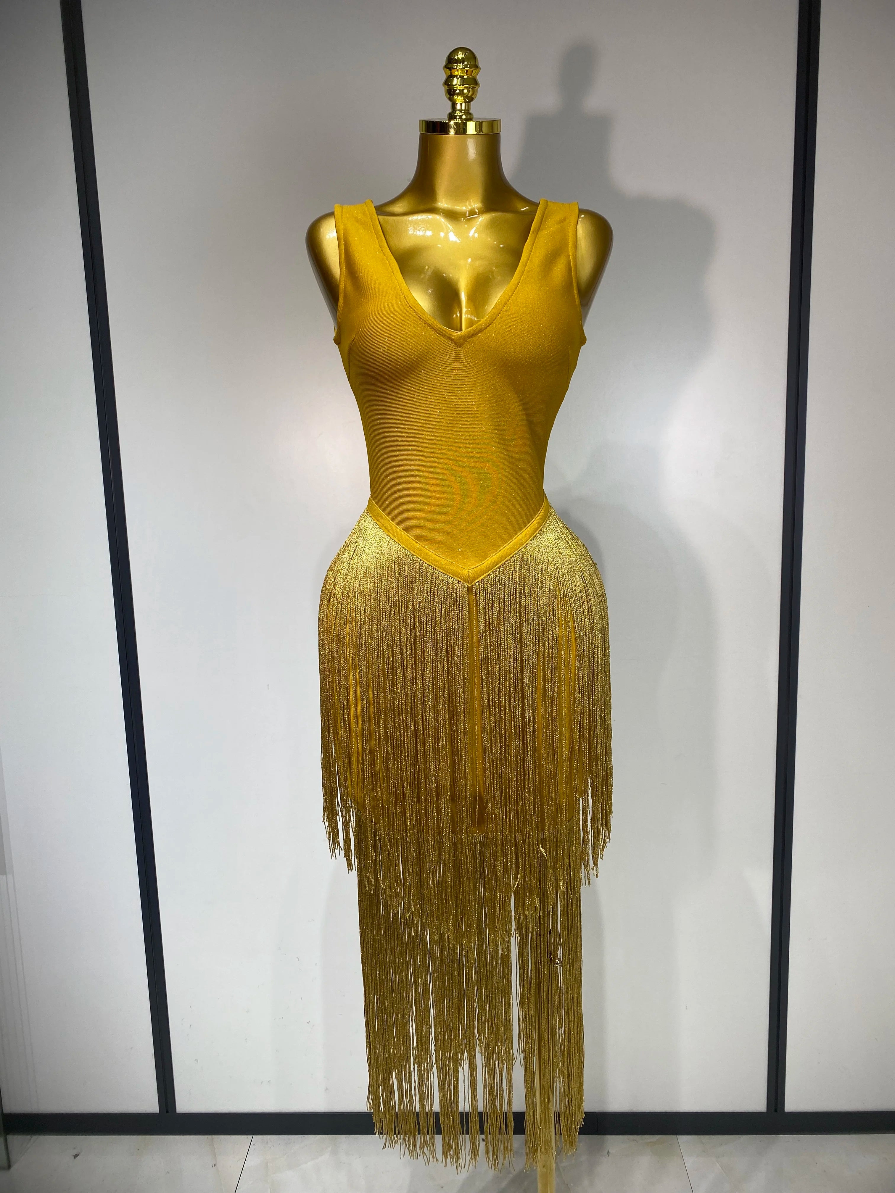 Sexy V Neck Yellow Tassels Women 2025 Prom Dress Sheath Sleeveless Party Gown Elegant Formal Luxury Birthday Club Dresses Gold