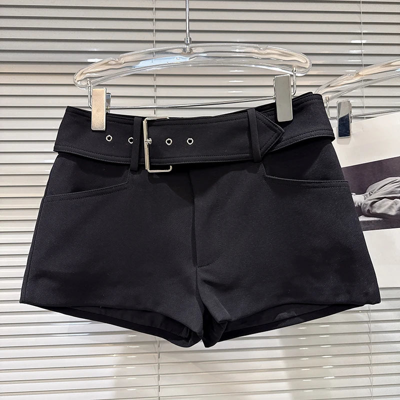 Winter New Elegant Metal Buckle Wide Waistband Straight Short Pants For Women Solid Color Shorts Female 11A07477 Black
