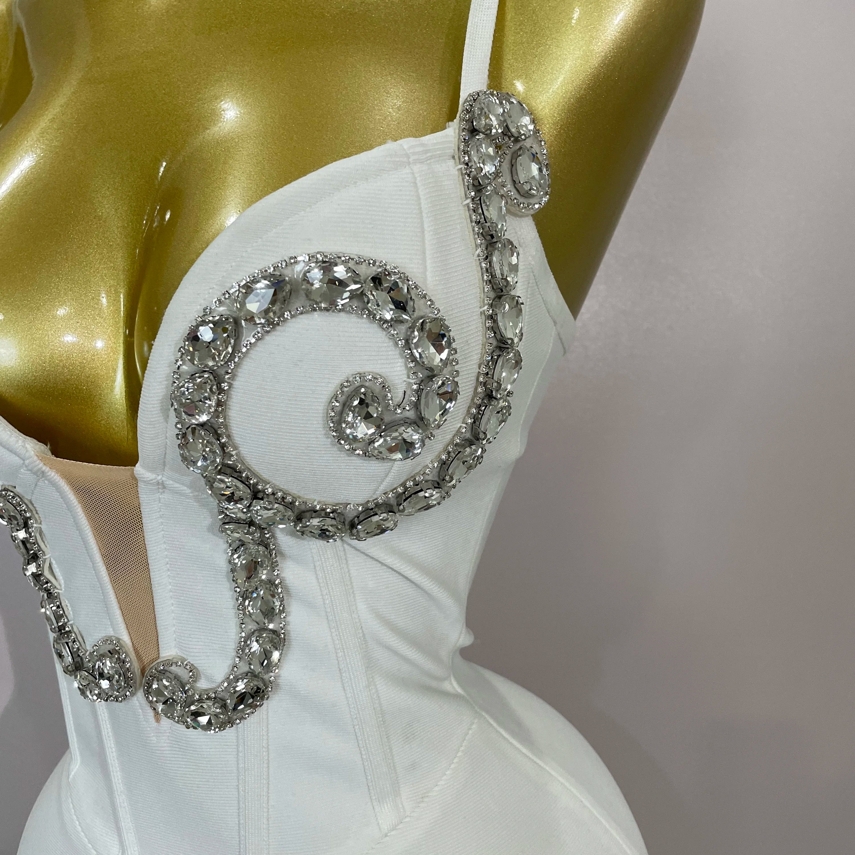 Sexy White Spaghetti Strap V Neck Crystal Sleeveless Bandage Dress Women Elegant Evening Party Cocktail Luxury Birthday Gowns