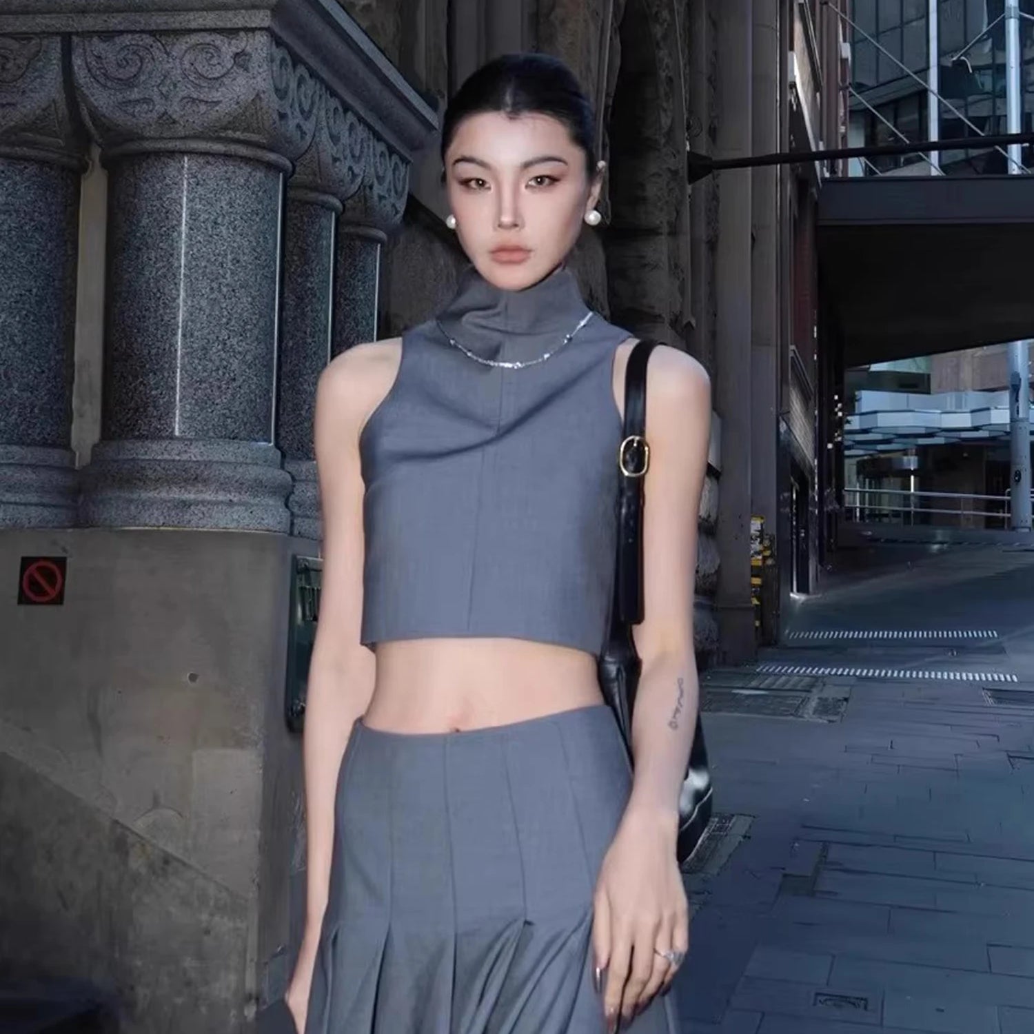 Lautaro Spring Summer Sexy Stylish Grey Cropped Tank Top Women Stand Collar Elegant Chic Luxury Designer Sleeveless Clothes 2025
