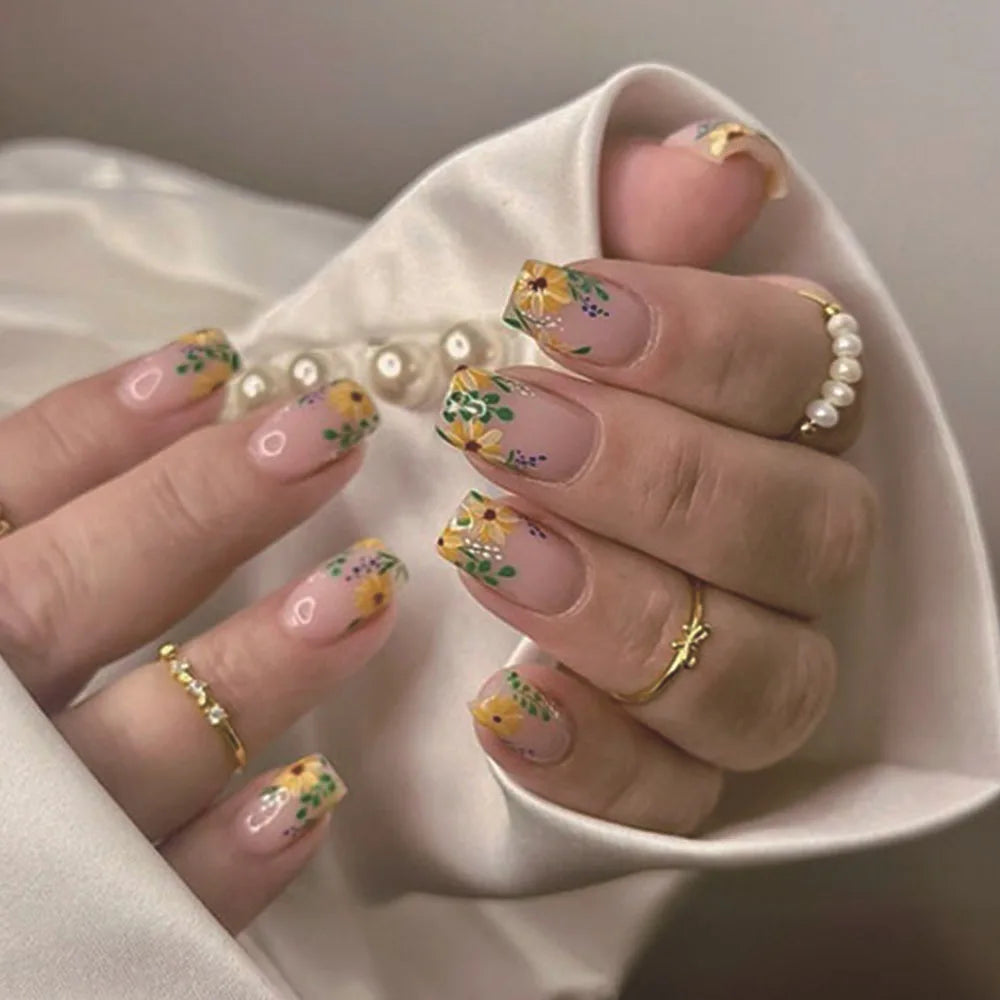 24Pcs Simple Red Strawberry French Square Fake Nail Art Set Cute Girl False Nails with Jelly Glue Removable Nail Tips Finished 2