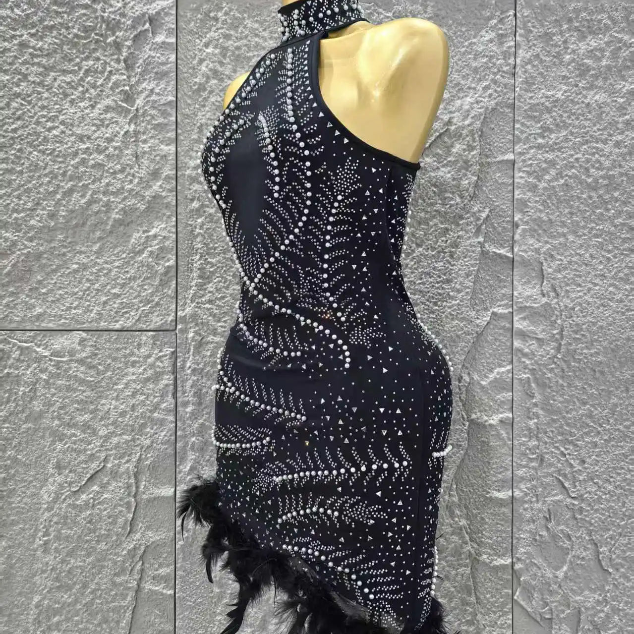 Black Color Women Sexy Off the Shoulder Shinning Rhinestones Bodycon Mini Bandage Dress Feathers Celebrate Evening Party Outfit