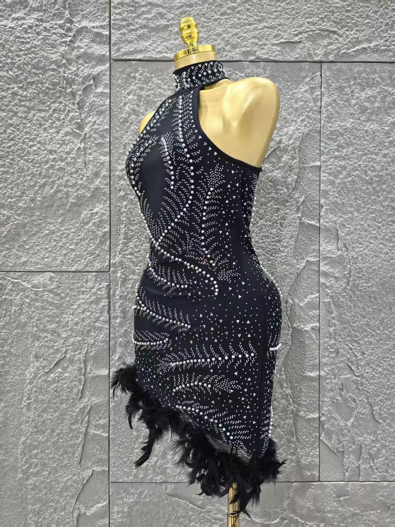Black Color Women Sexy Off the Shoulder Shinning Rhinestones Bodycon Mini Bandage Dress Feathers Celebrate Evening Party Outfit