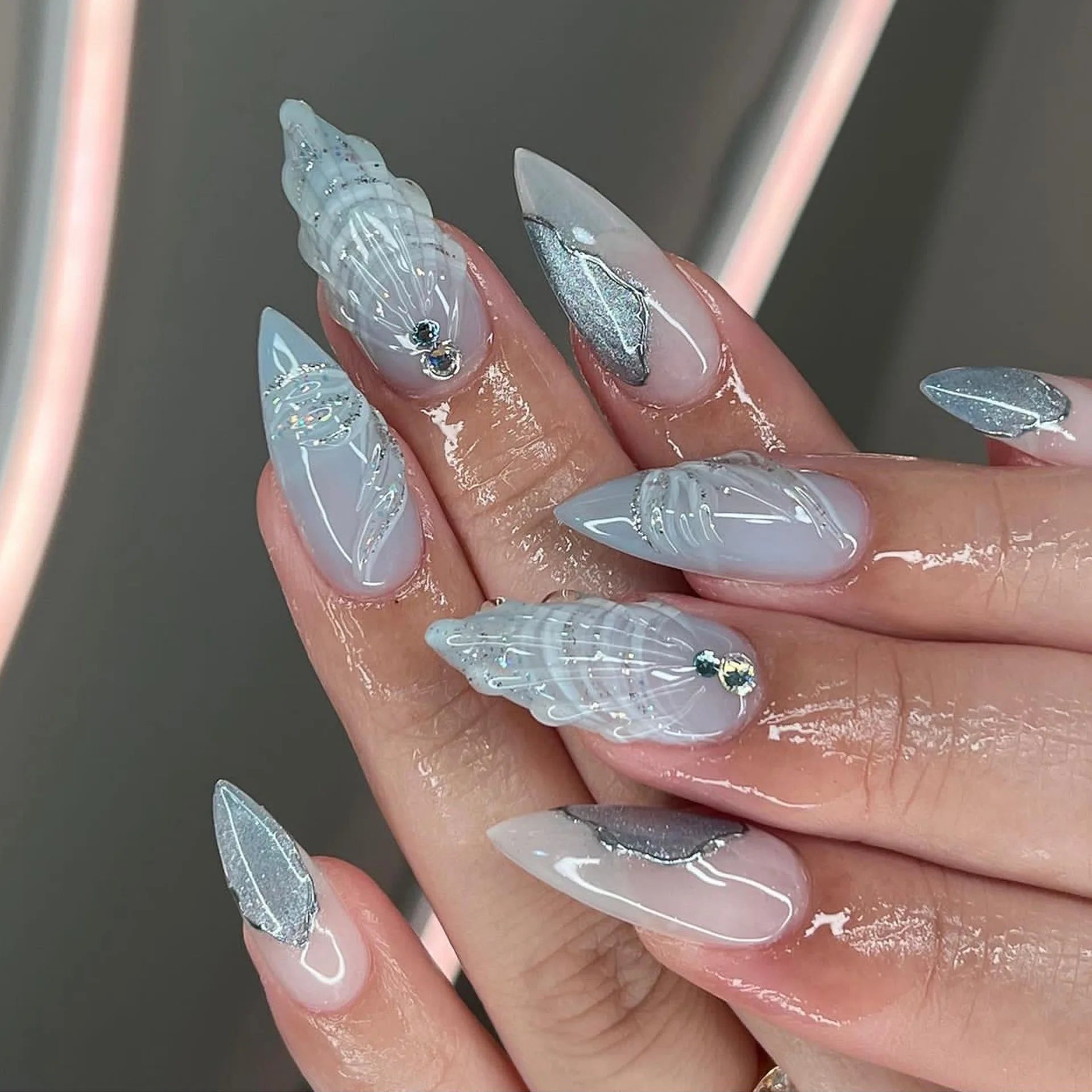 24pcs Blue Ocean Fake Nails Beach Shells Pearl Diamond Design False Nail Tips Korean Sweet Girls Wearable Almond Press on Nails 5