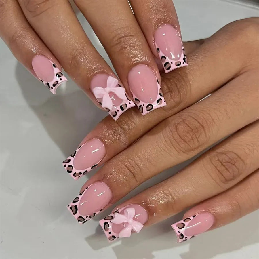 24Pcs French Pink Press on Nails Short Square Head Fake Nails with Flower Rhinestone Design Wearable Finished False Nail Tips 789