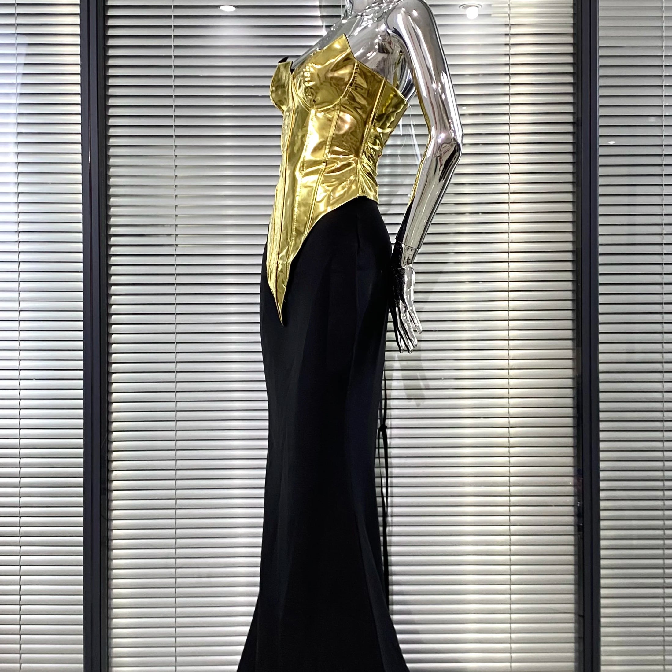 2025 Fashion Glod PU Woman Set Strapless Tops And Package Hips Balck Skirt 2 Pieces Evening Party Outfit Performance costume